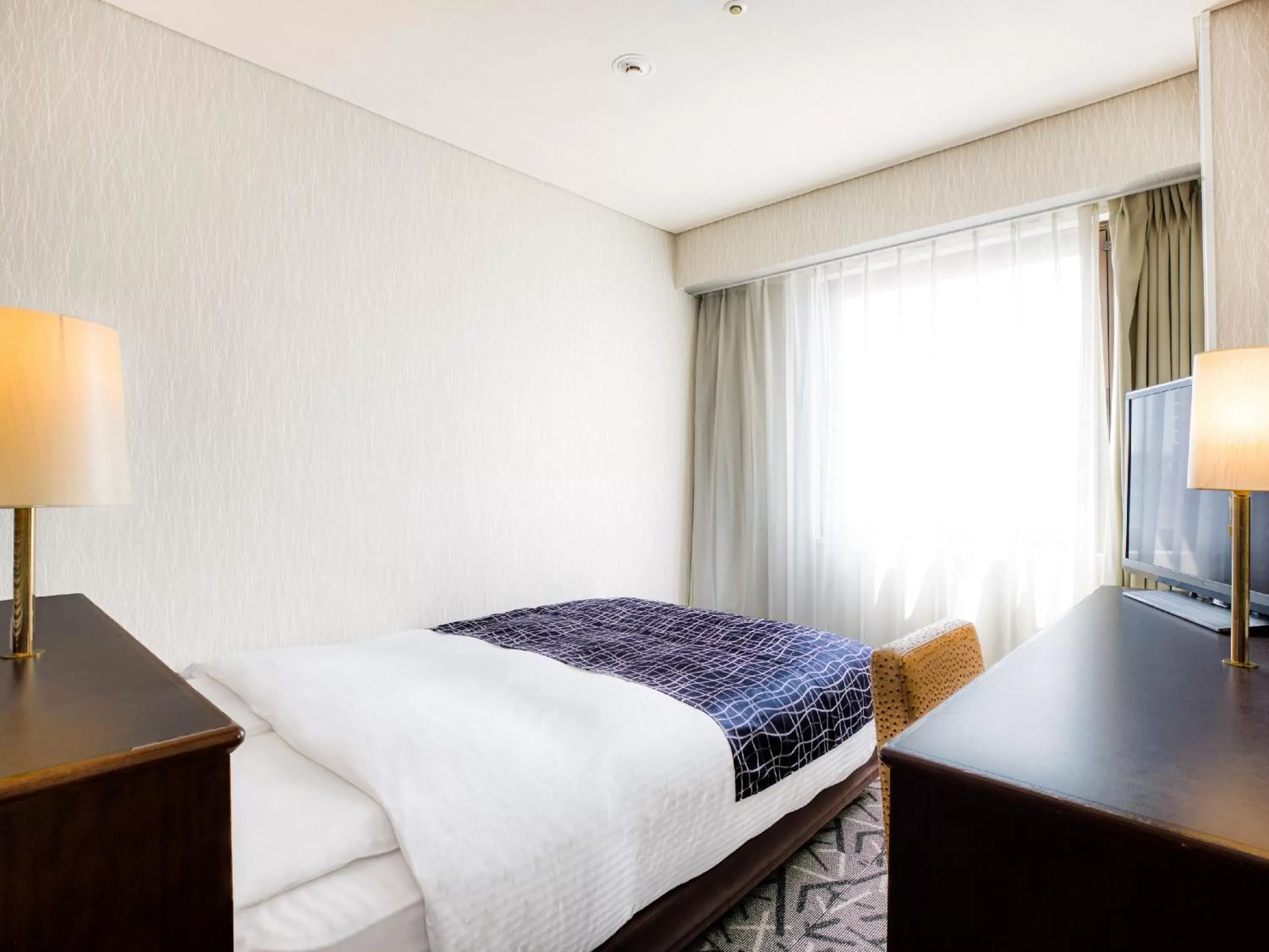 Bed in APA Hotel Matsuyamajo-Nishi