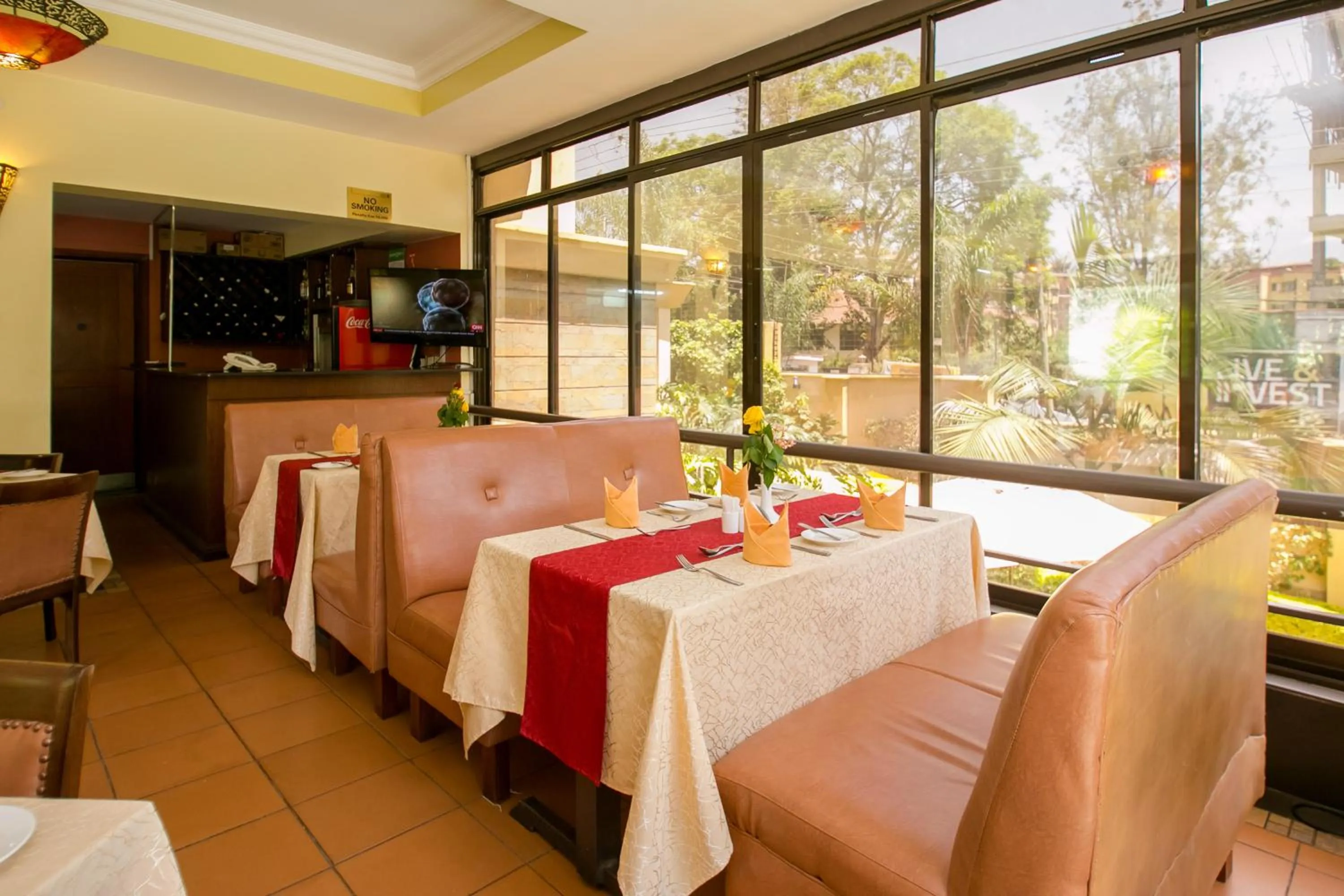 Restaurant/places to eat in Waridi Paradise Hotel and Suites