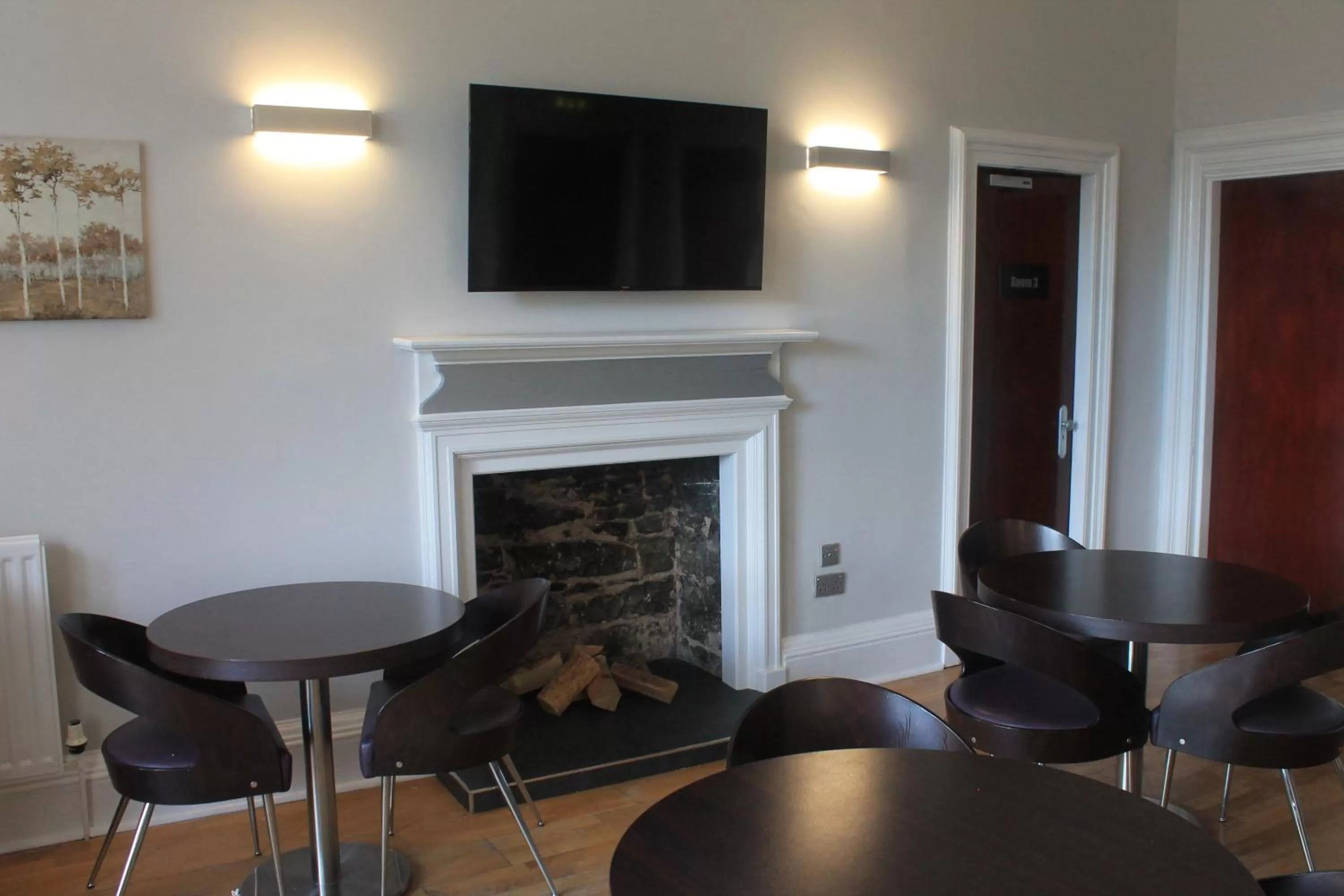 Communal lounge/ TV room in No6 West Coates