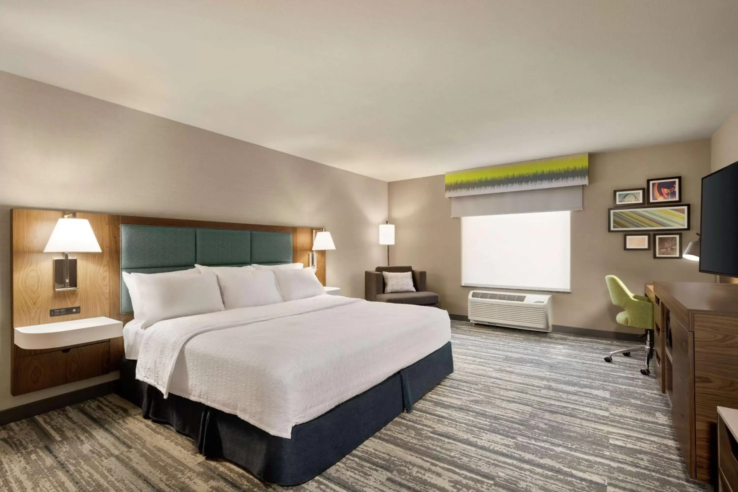 Bedroom, Bed in Hampton Inn & Suites Tacoma/Puyallup