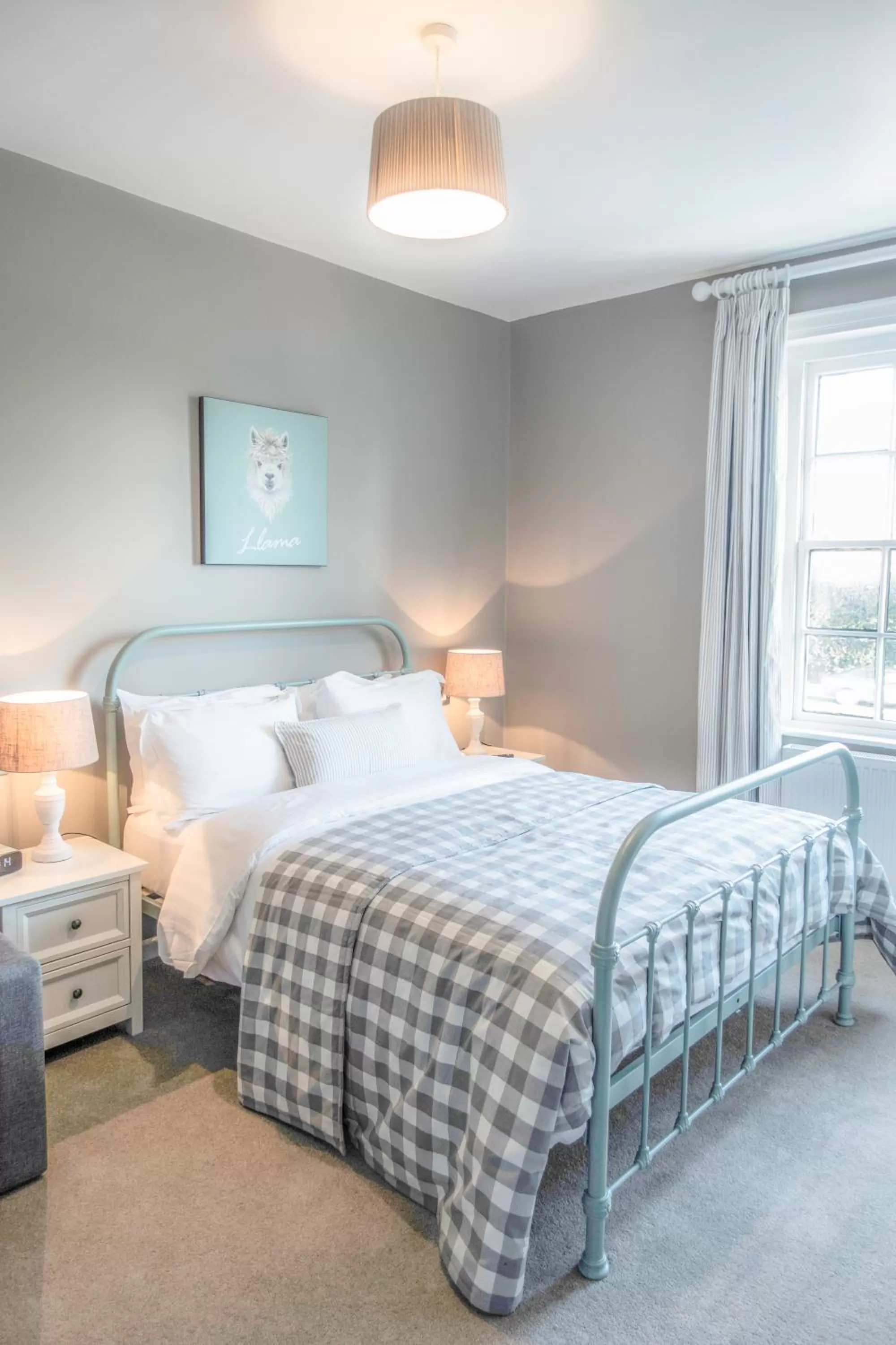 Bedroom, Bed in The Saracens Head