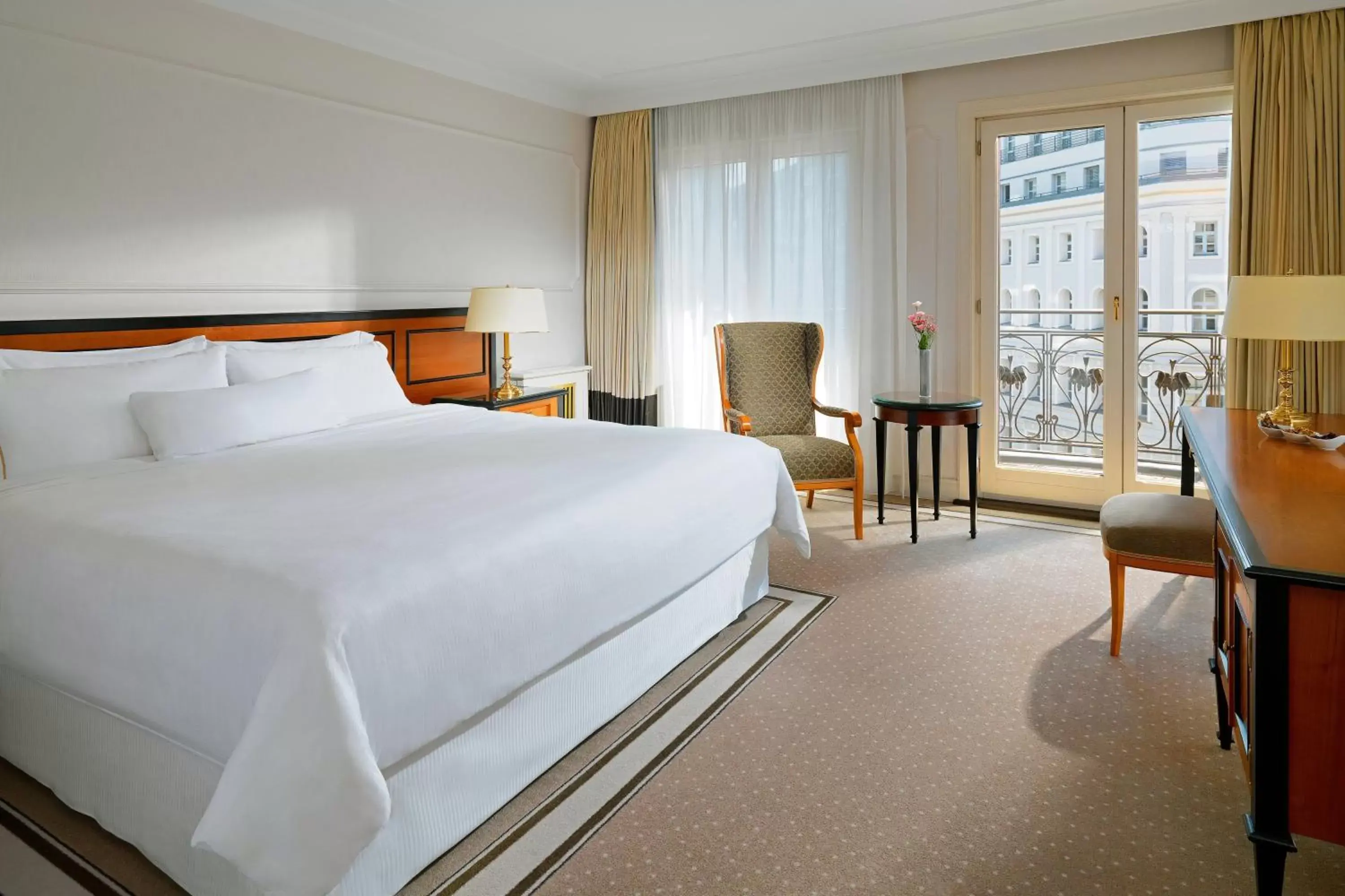 Photo of the whole room, Bed in The Westin Grand Berlin