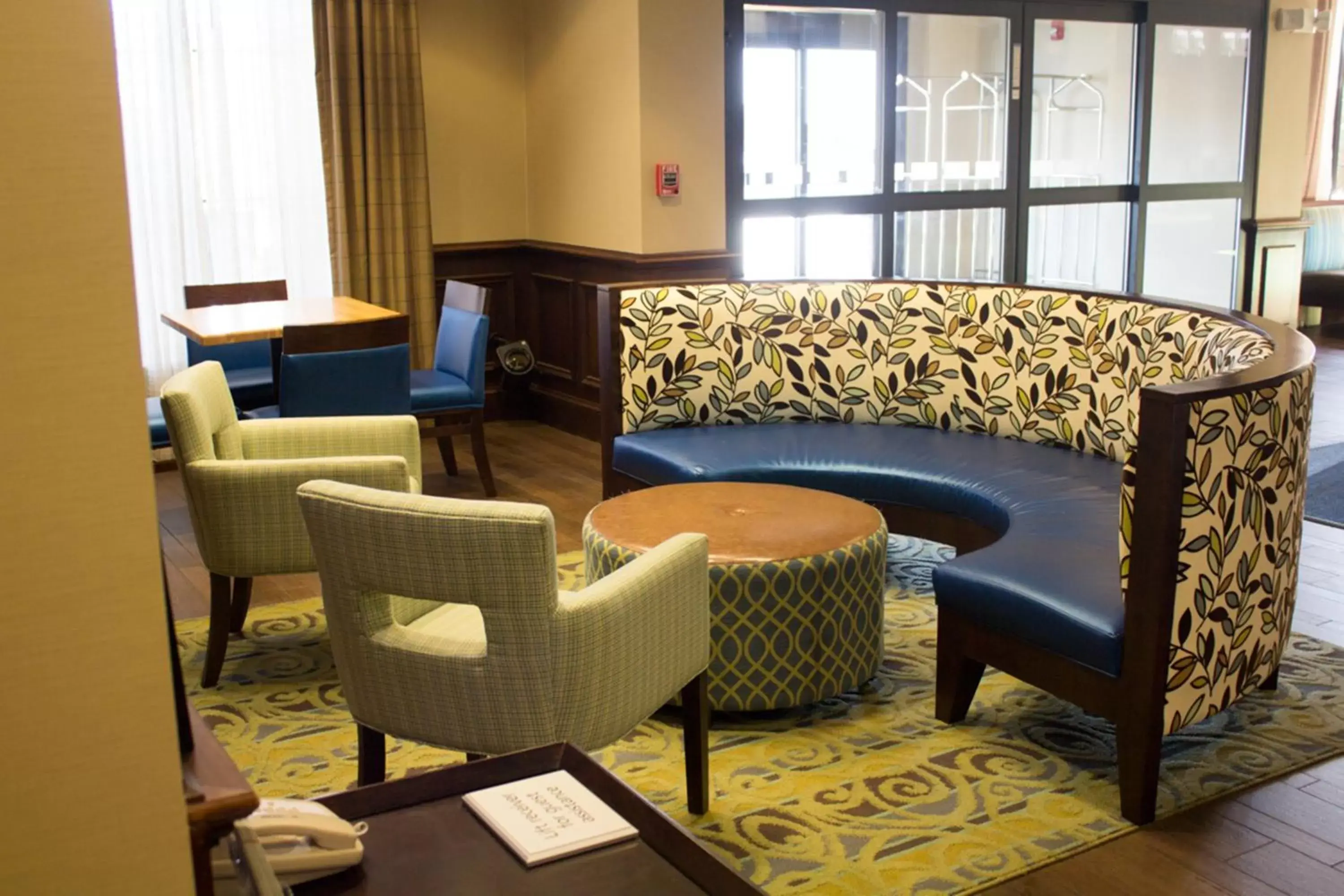 Lobby or reception in Holiday Inn Express West Jefferson, an IHG Hotel