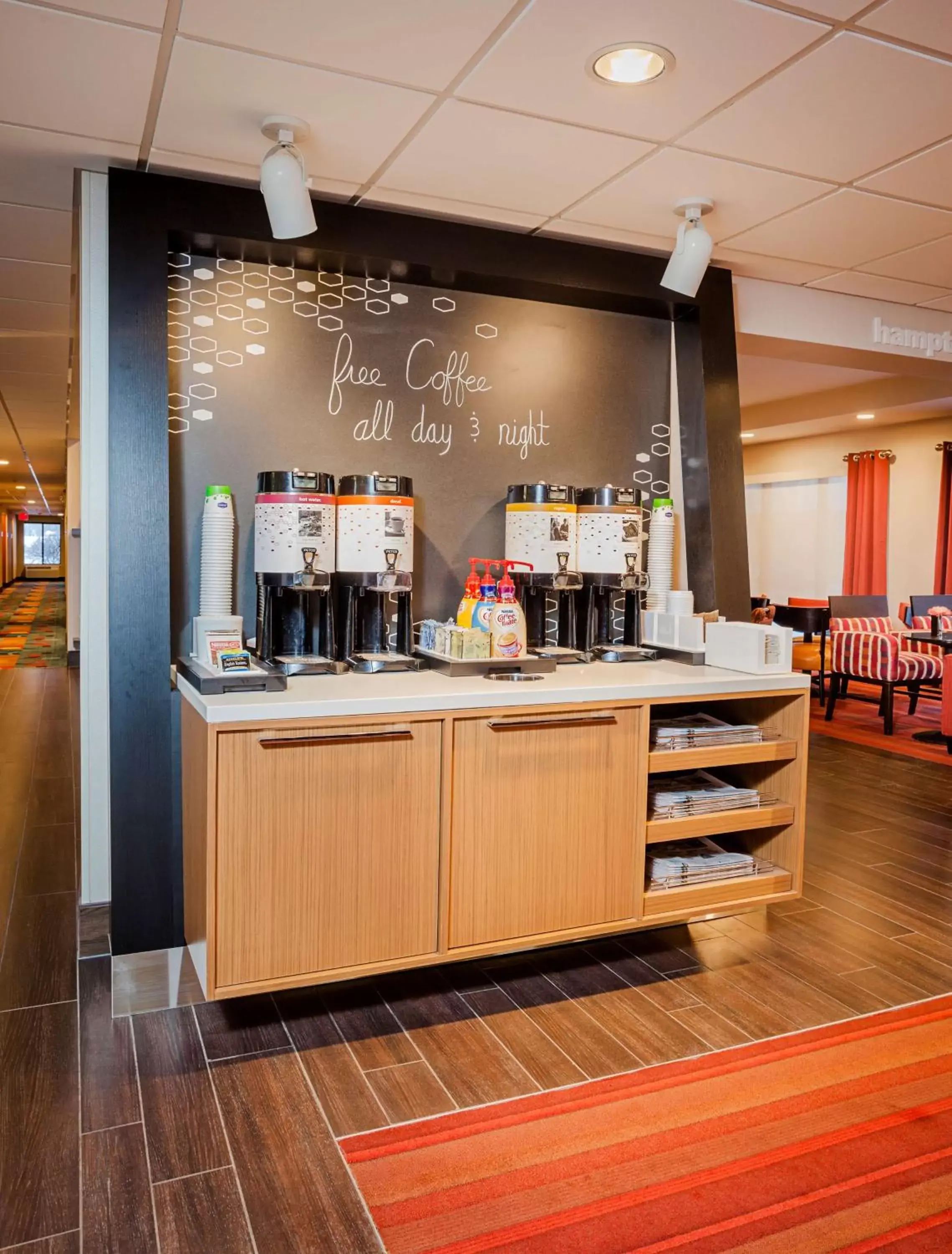 Dining area in Hampton Inn Madison East Towne Mall Area