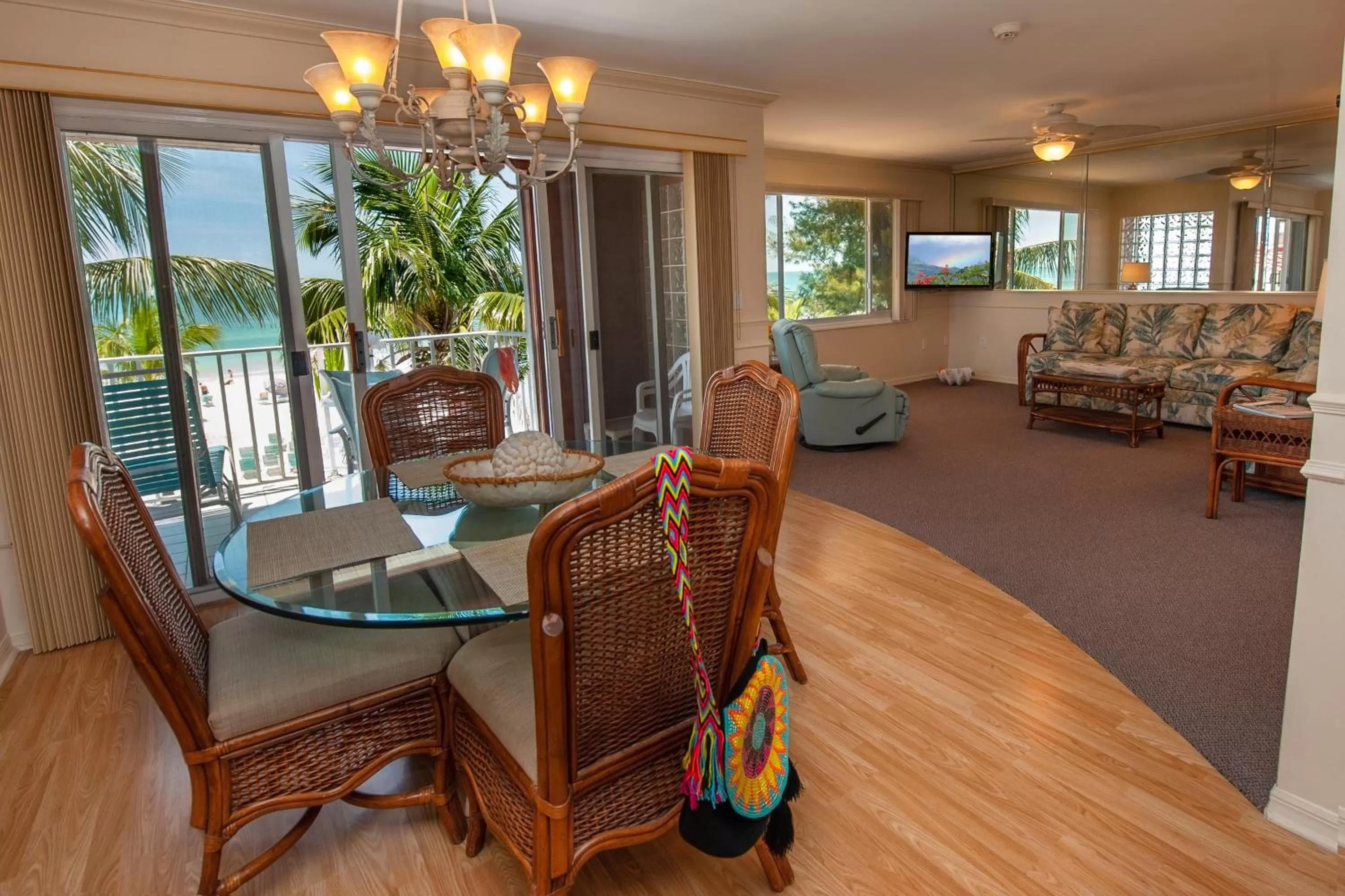 Living room in Cedar Cove Resort & Cottages