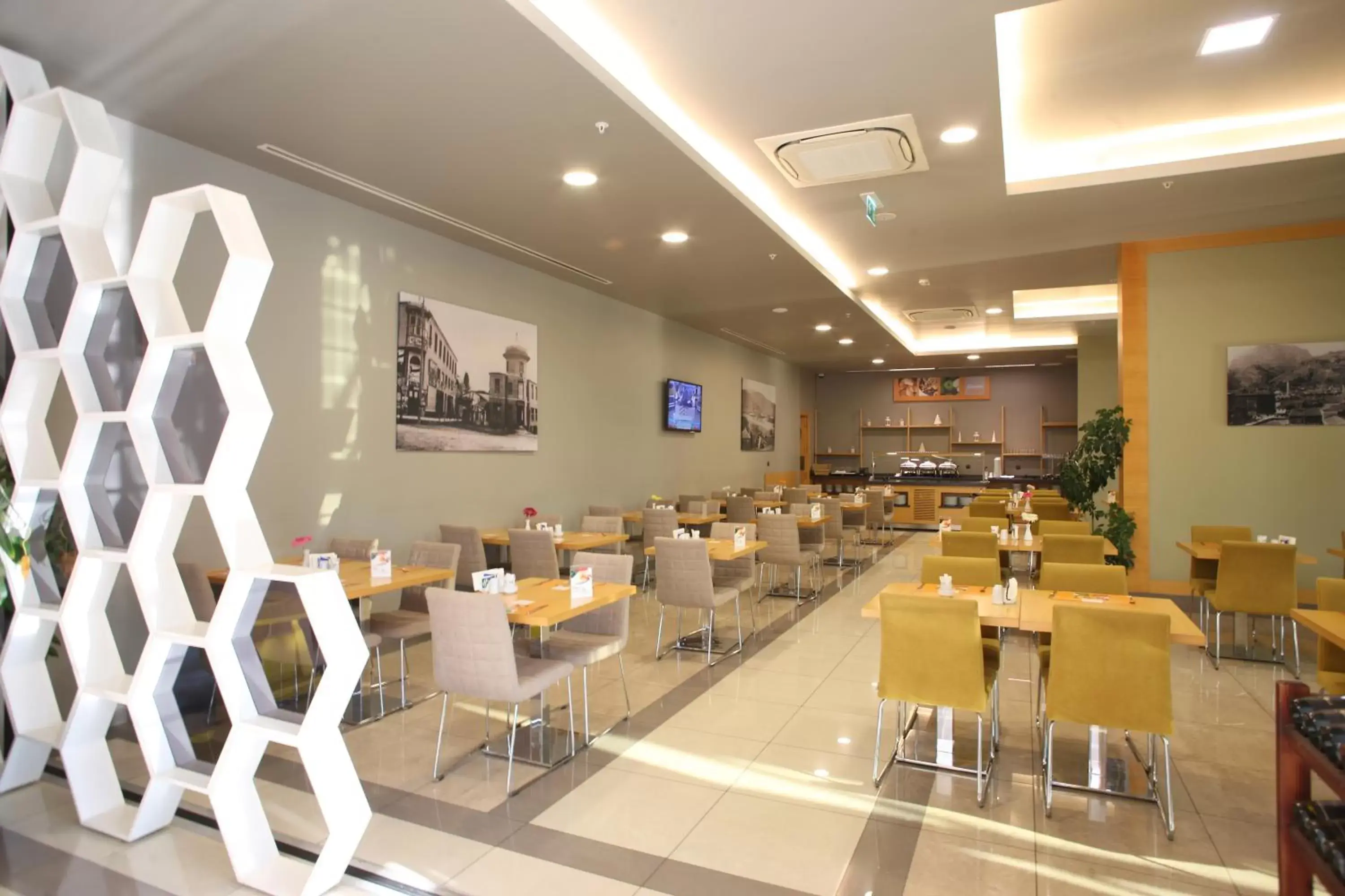 Restaurant/Places to Eat in Holiday Inn Express Manisa-West, an IHG Hotel