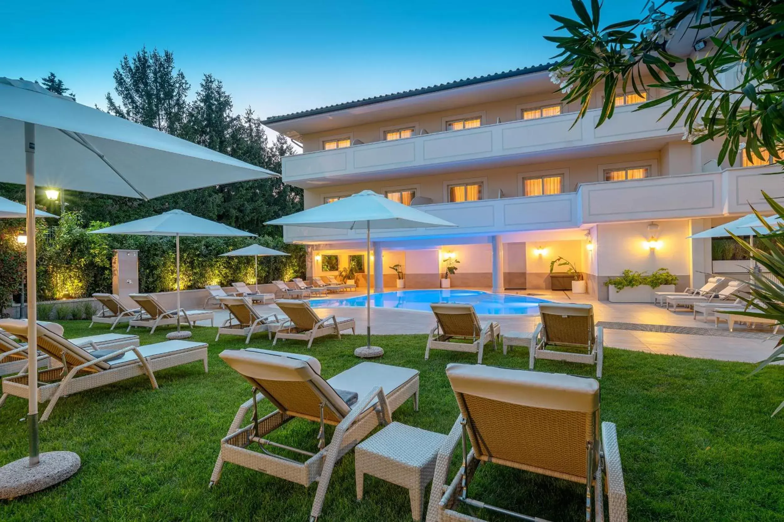 Garden, Swimming Pool in Villa Rosa Hotel Desenzano