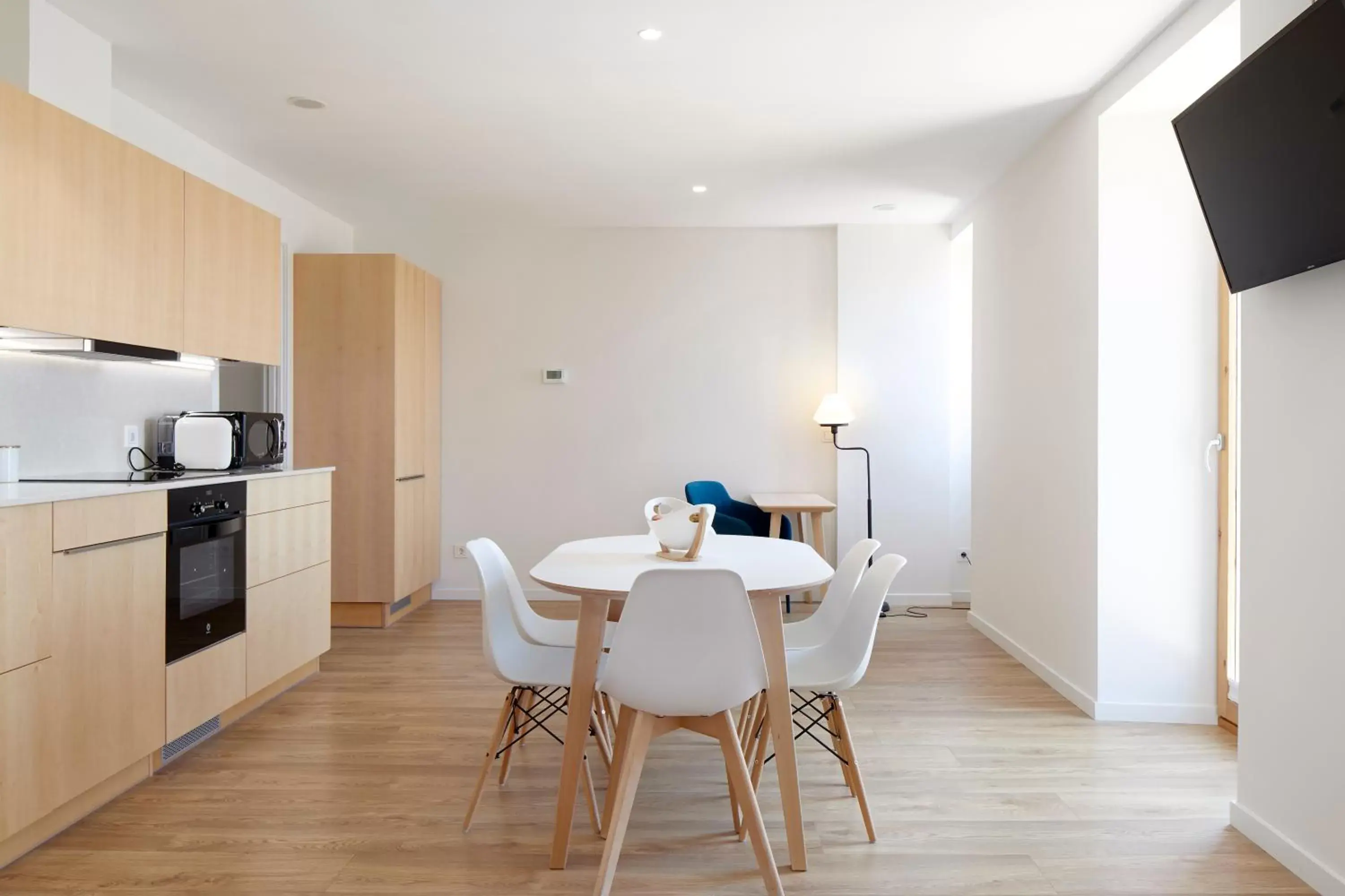 Kitchen or kitchenette, Dining Area in Hotel SANSEbay