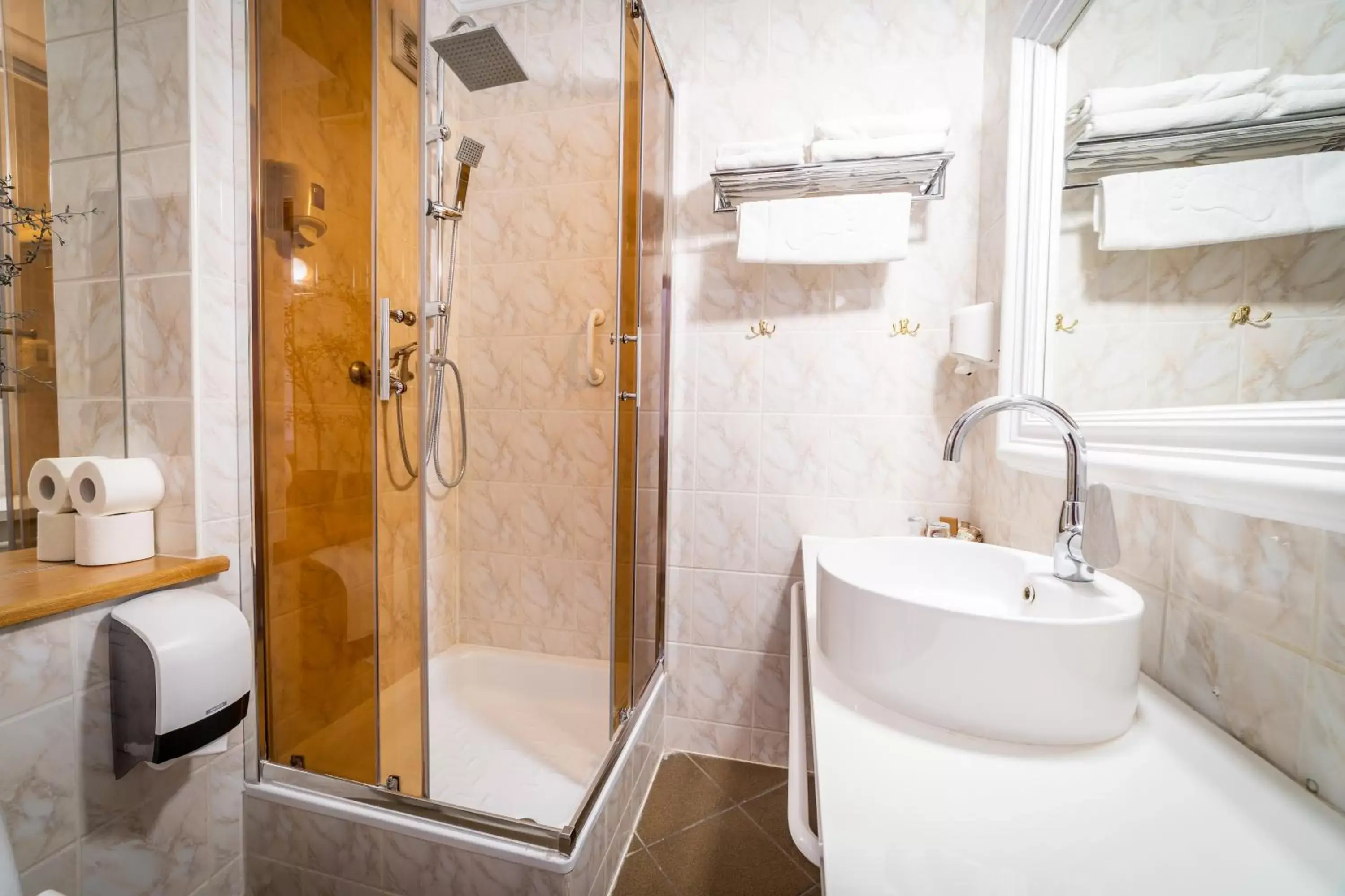 Shower, Bathroom in Hotel Solar Palace SPA & Wellness