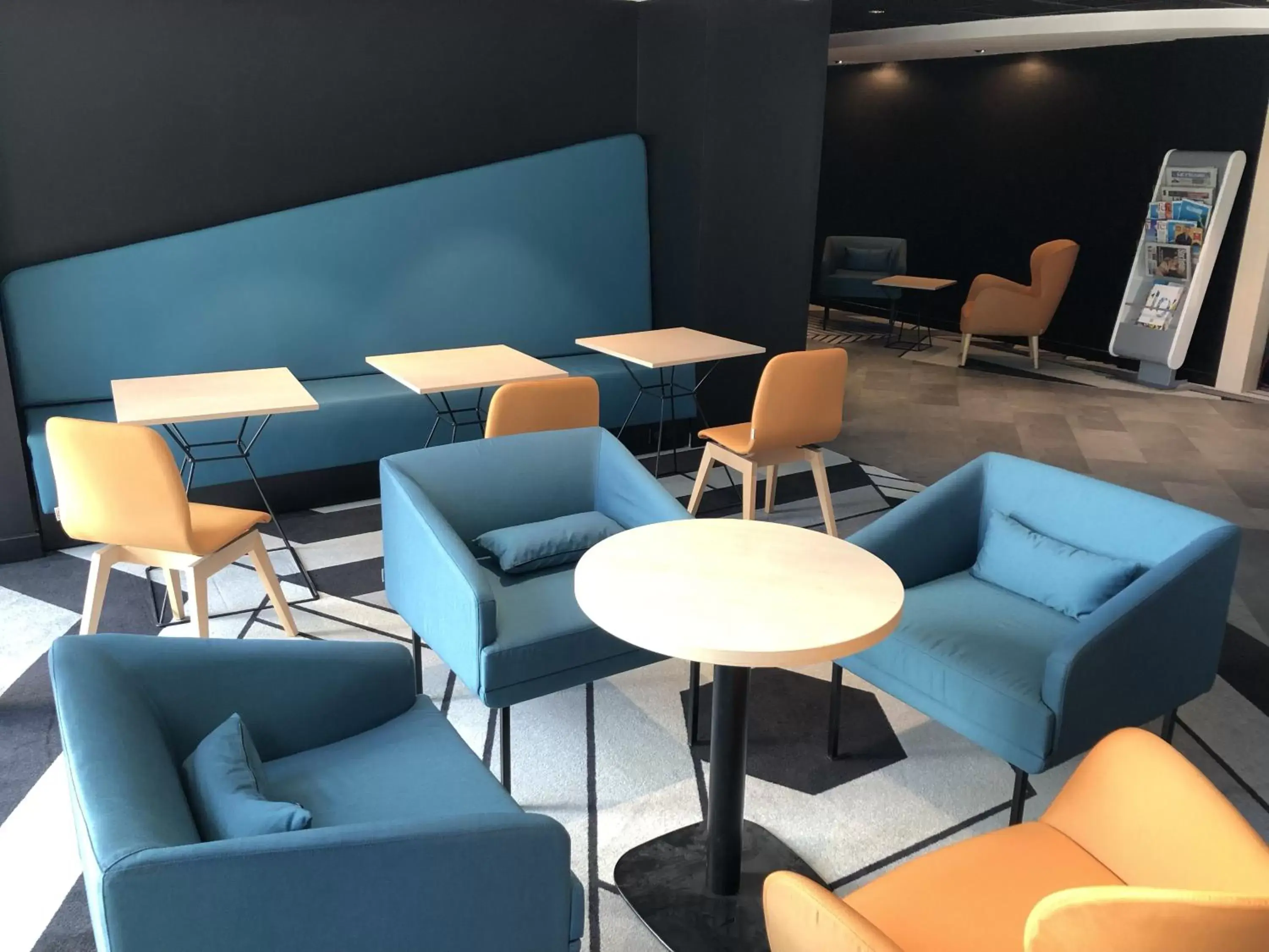 Lobby or reception, Lounge/Bar in ibis Styles Avignon Sud