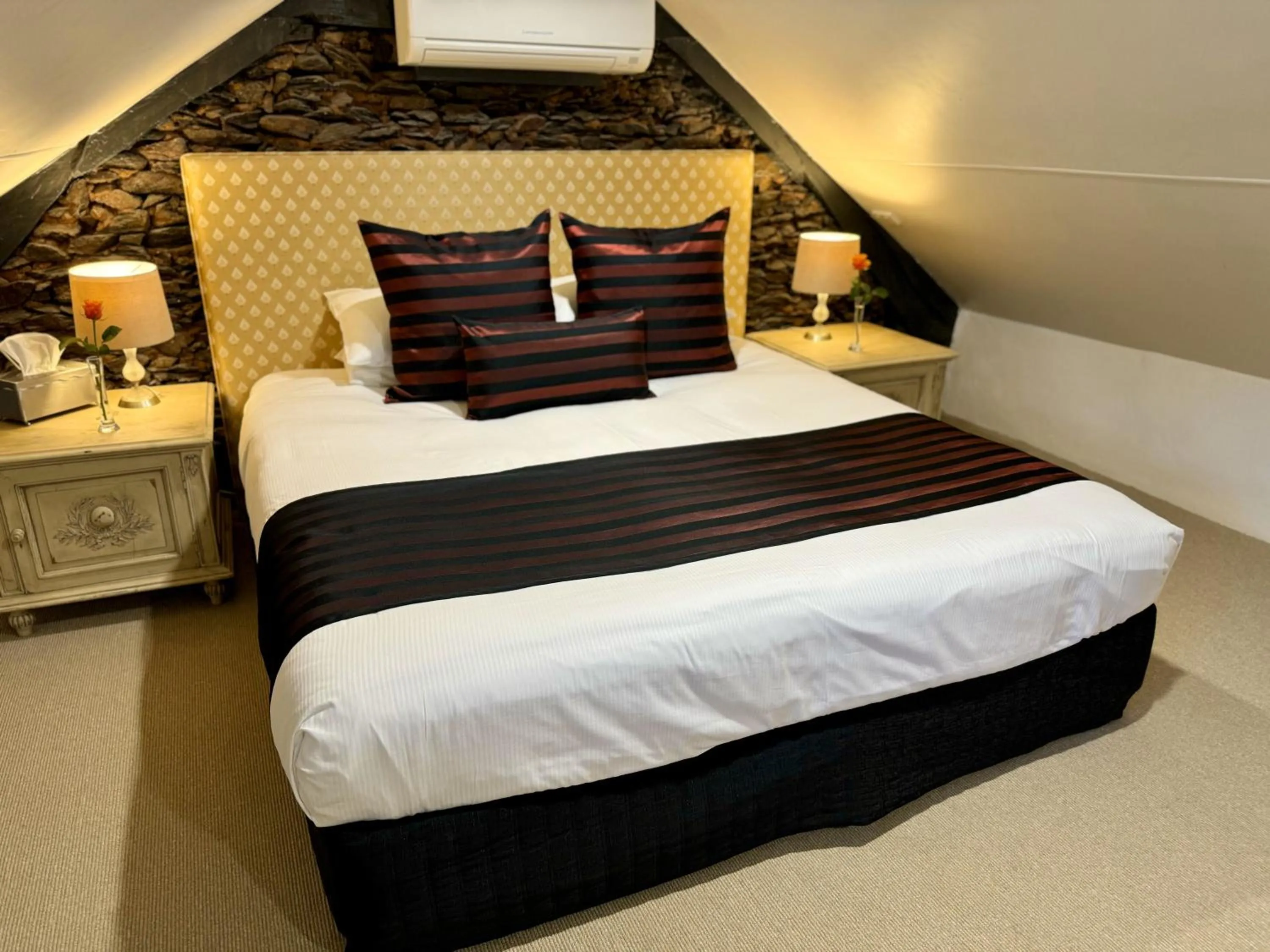 Bedroom, Bed in Jacobs Creek Retreat - Barossa Valley