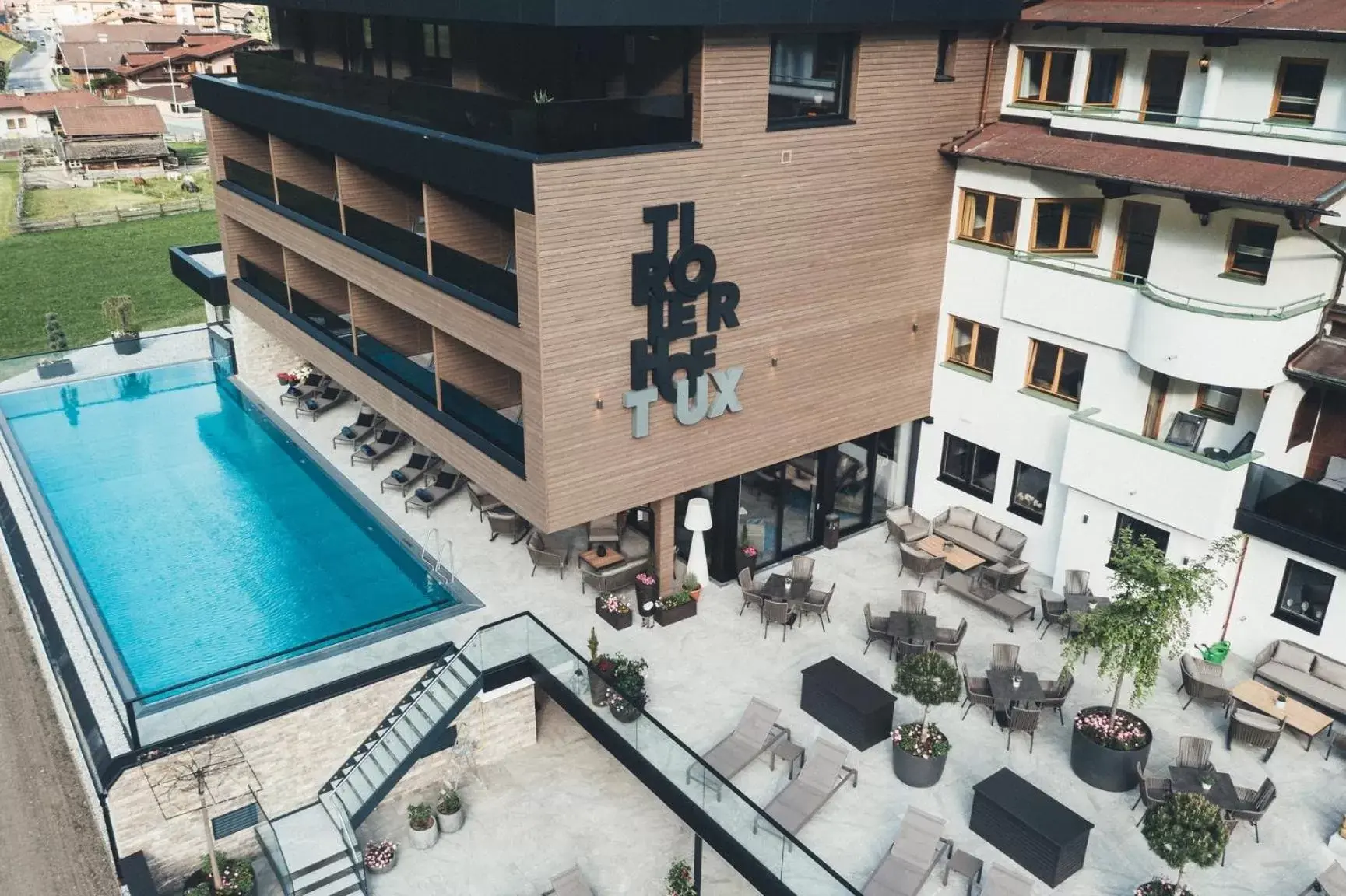 Balcony/Terrace, Pool View in Hotel Tirolerhof 4 Sterne Superior