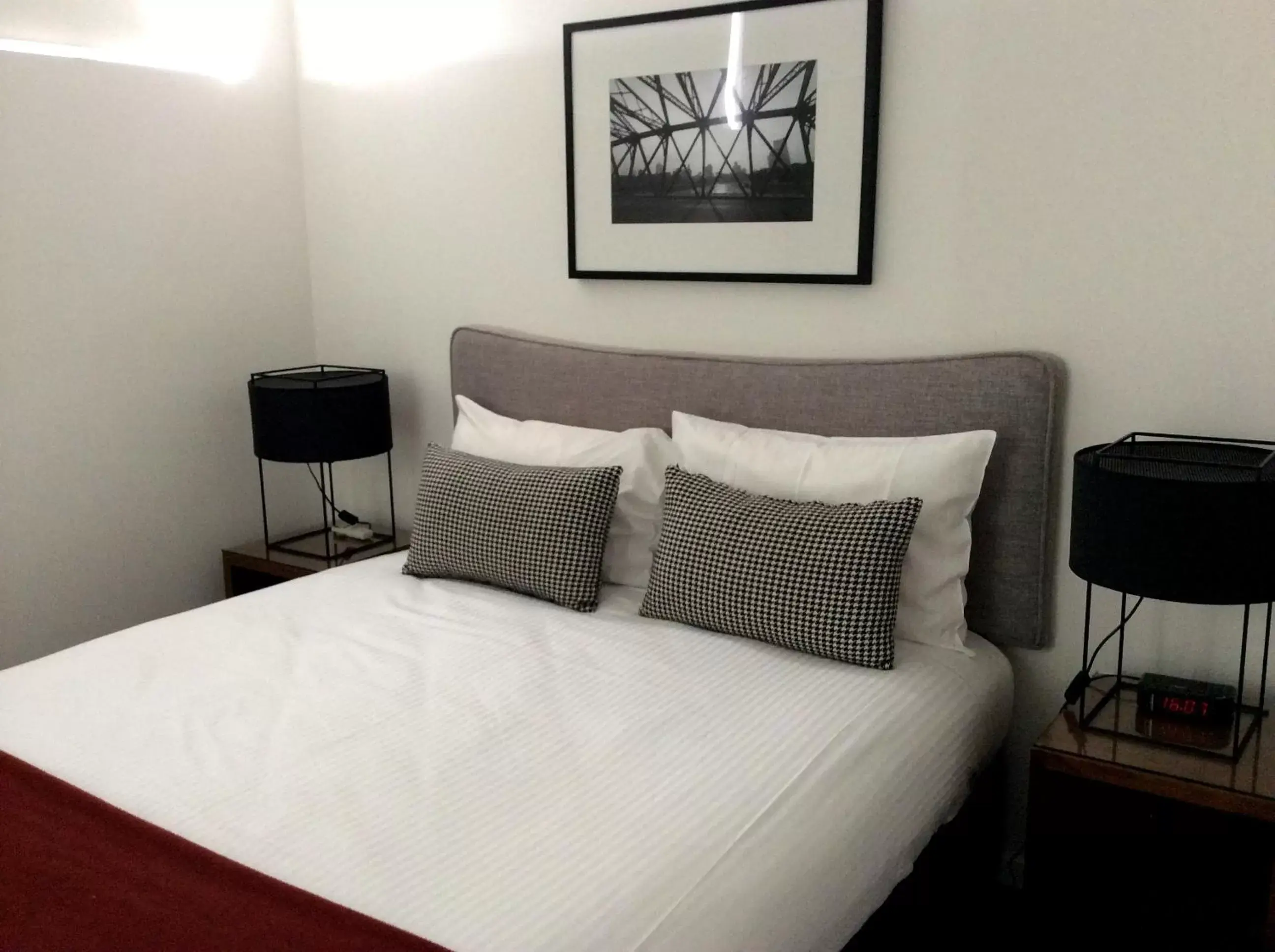 Bedroom, Bed in Morgan Suites