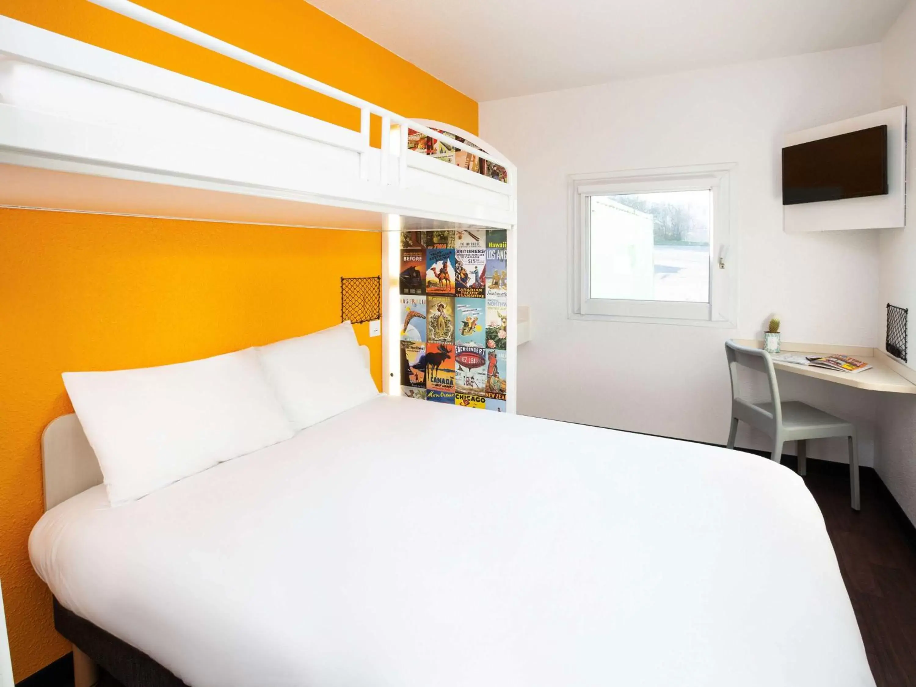 Bedroom, Bed in hotelF1 Orange Centre Echangeur A7 A9