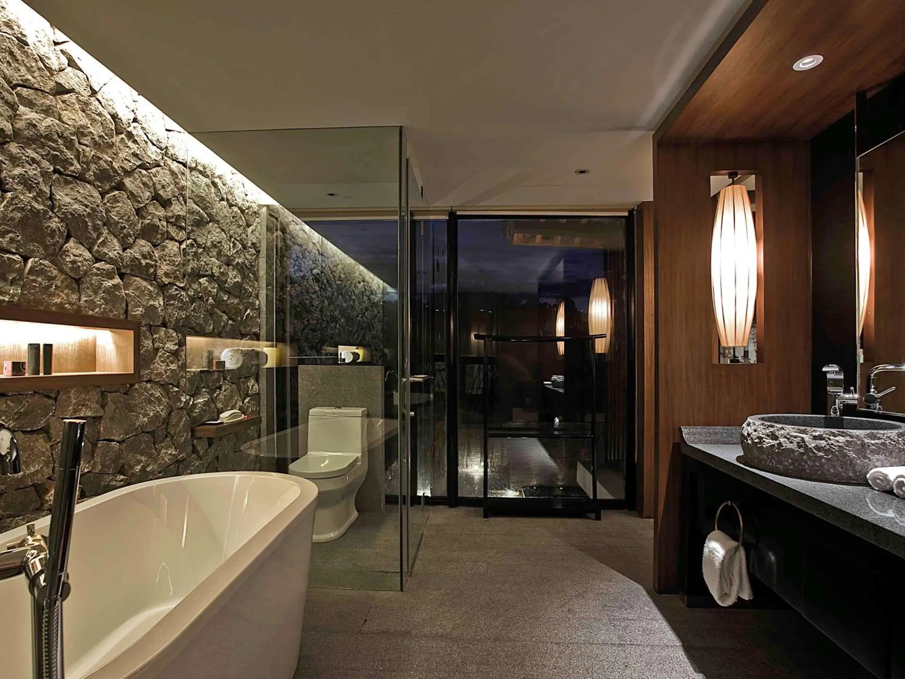 Photo of the whole room, Bathroom in Pullman Lijiang Resort & Spa