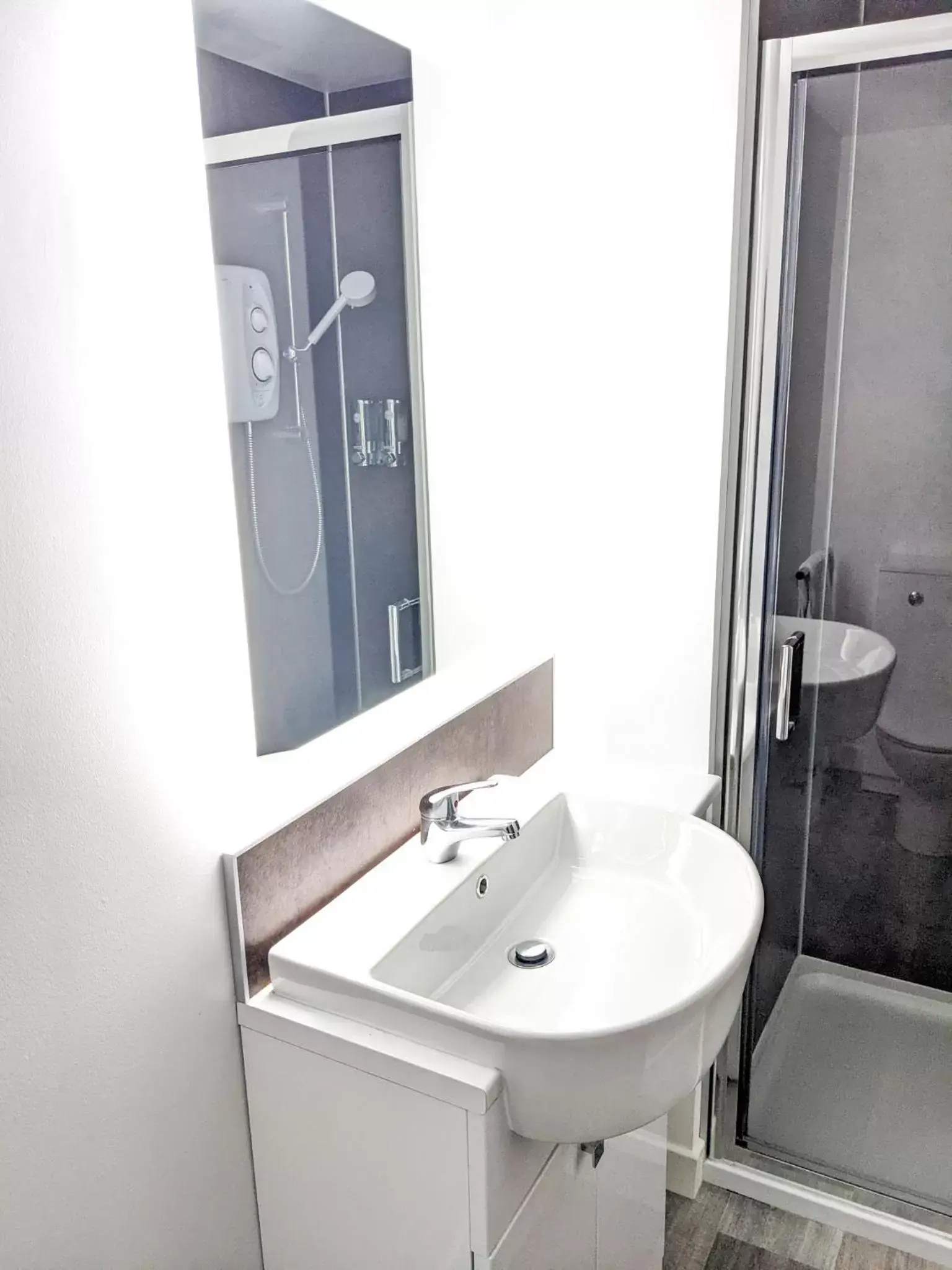Shower, Bathroom in Ferry Inn