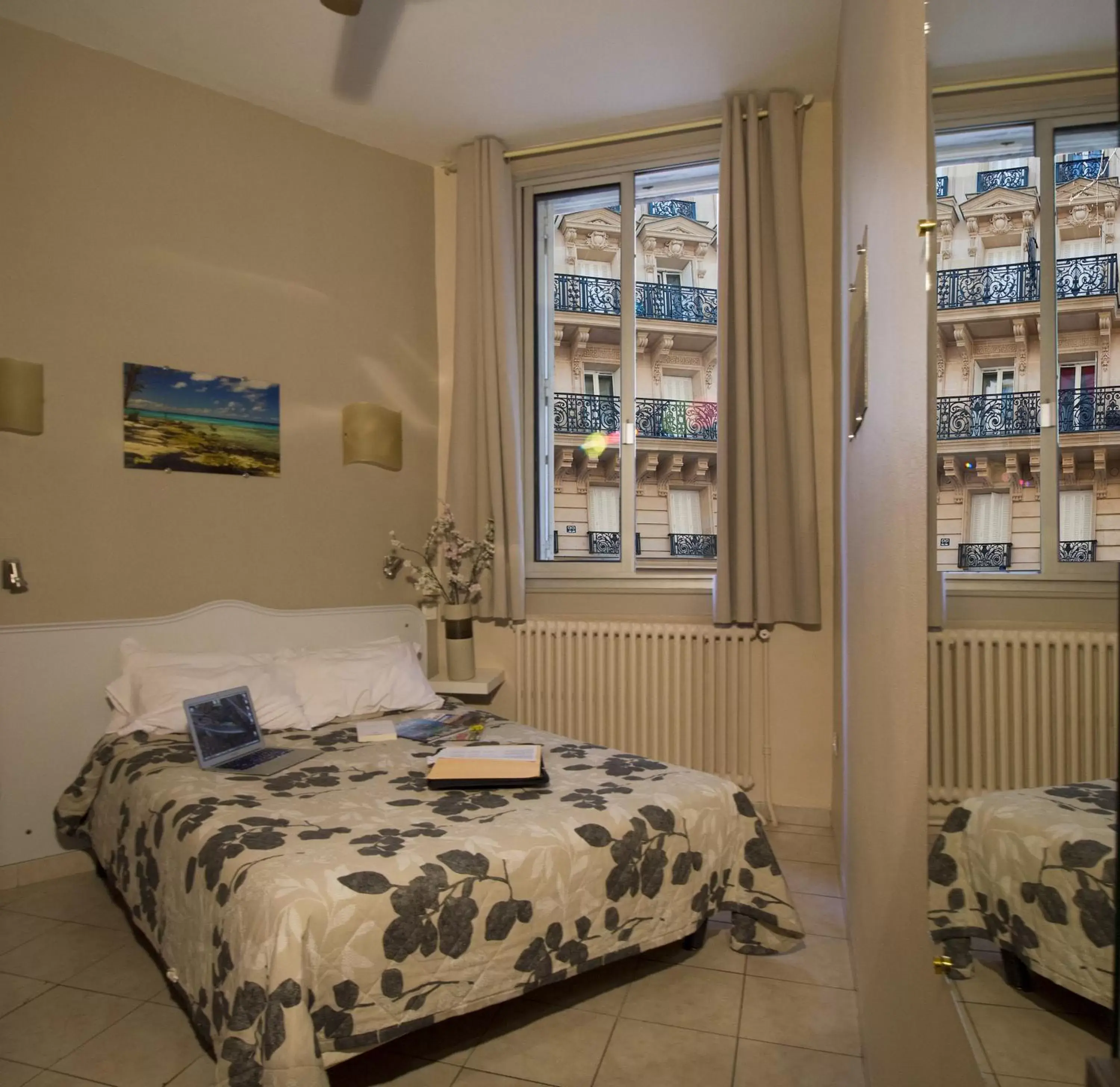 Bedroom, Bed in Le Strasbourg Hotel