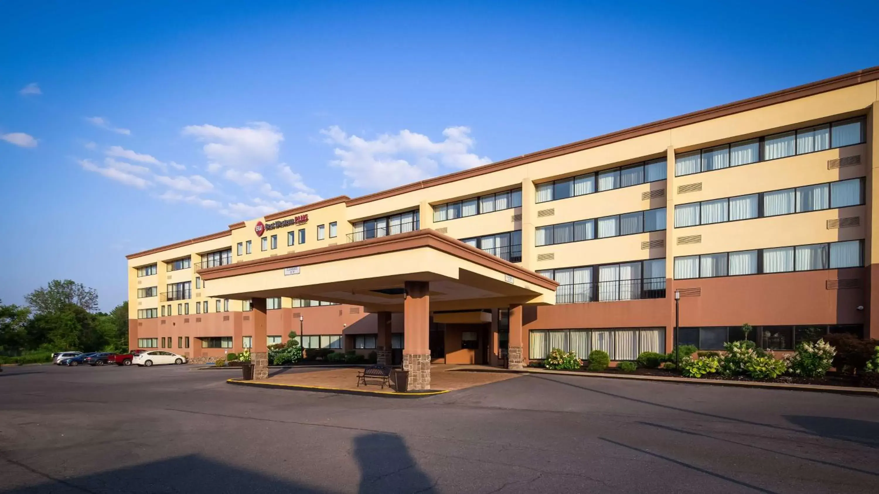 Property Building in Best Western Plus Reading Inn & Suites