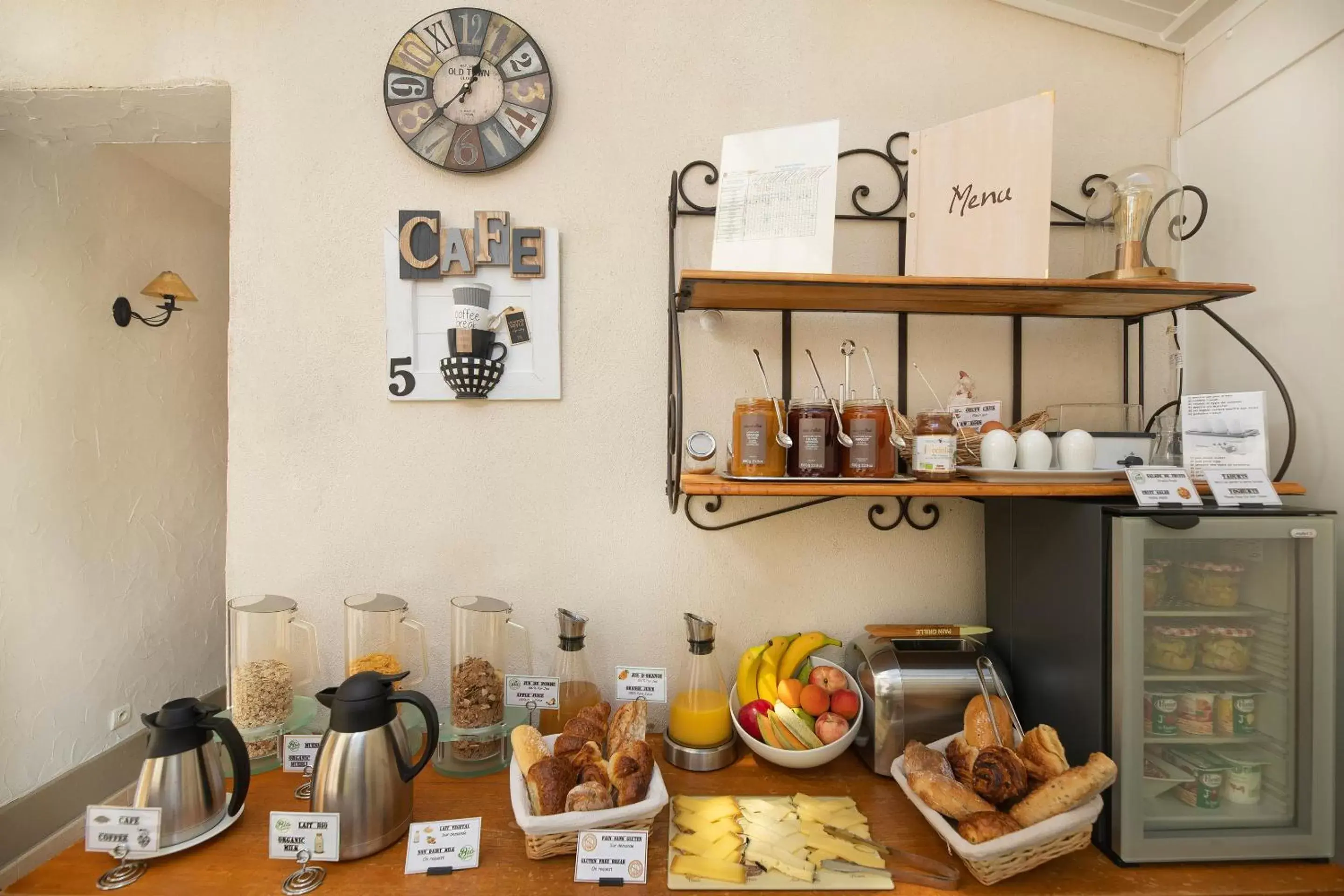 Continental breakfast in Hotel d'Aragon