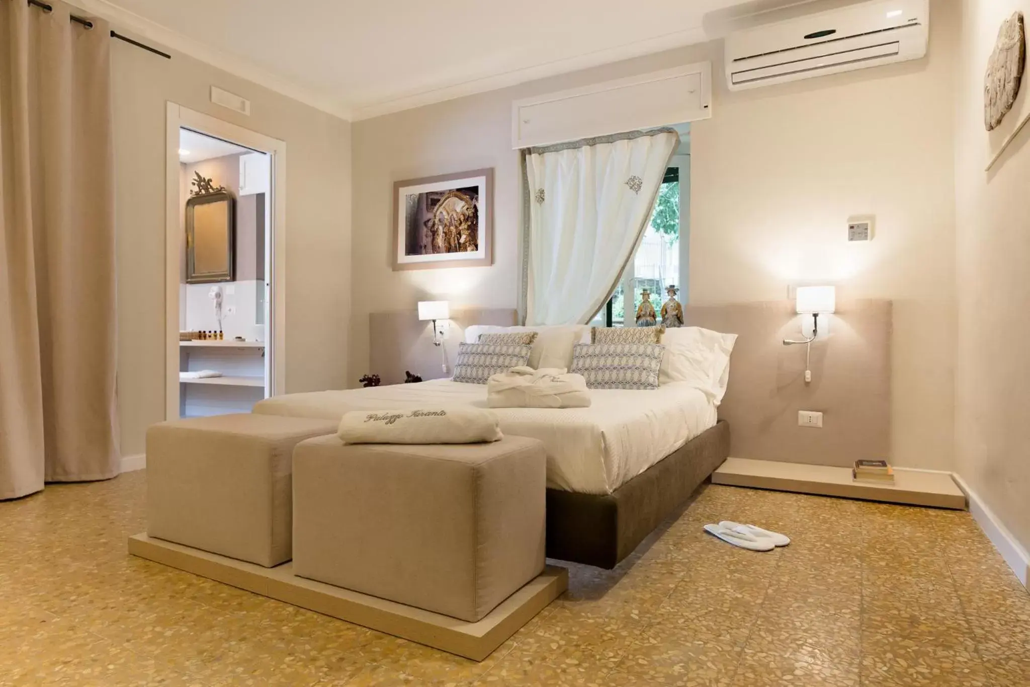 Bed in Palazzo Taranto Luxury Rooms