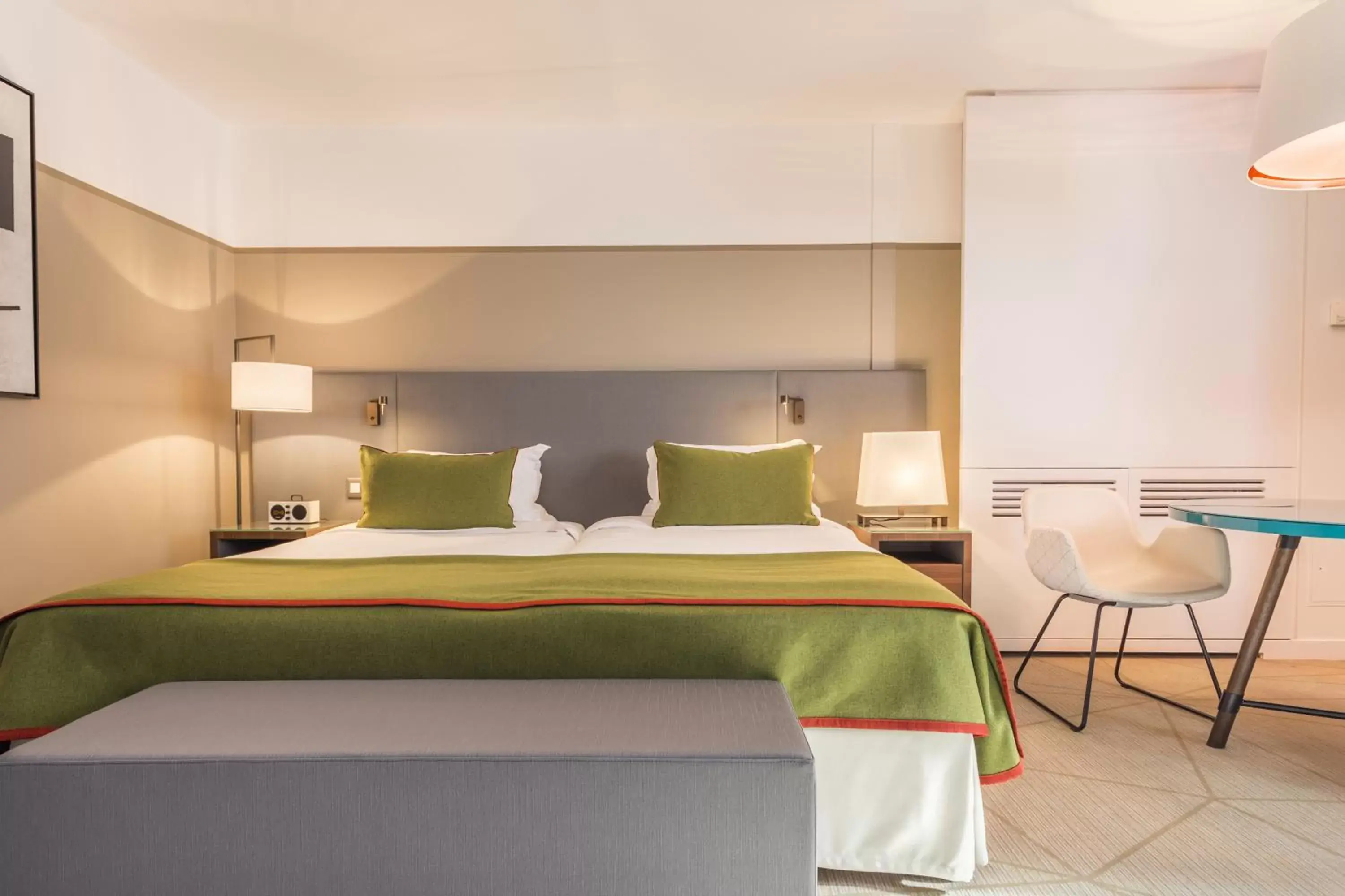 Bed in Fraser Suites Paris La Défense