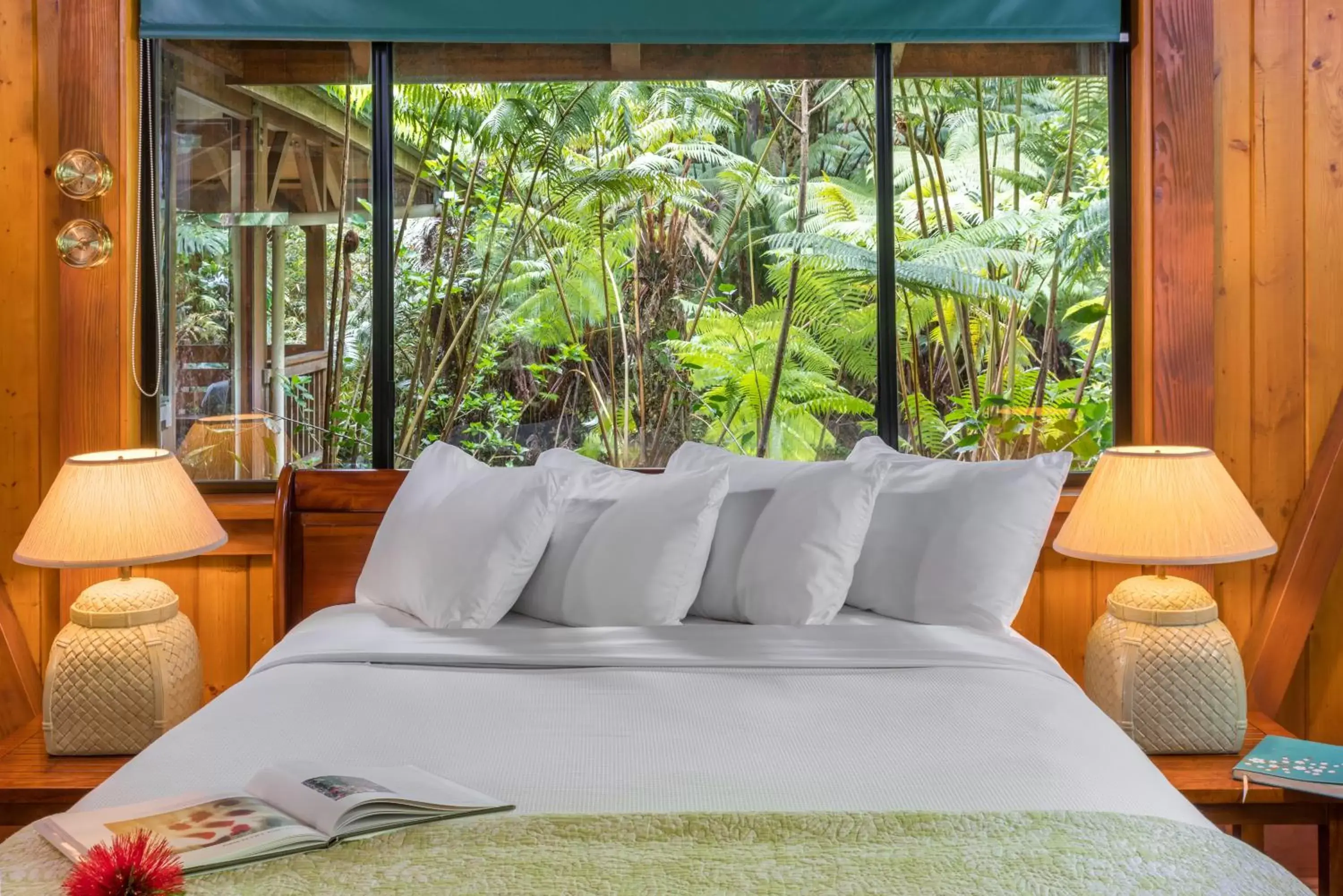 Bedroom, Seating Area in Volcano Village Lodge