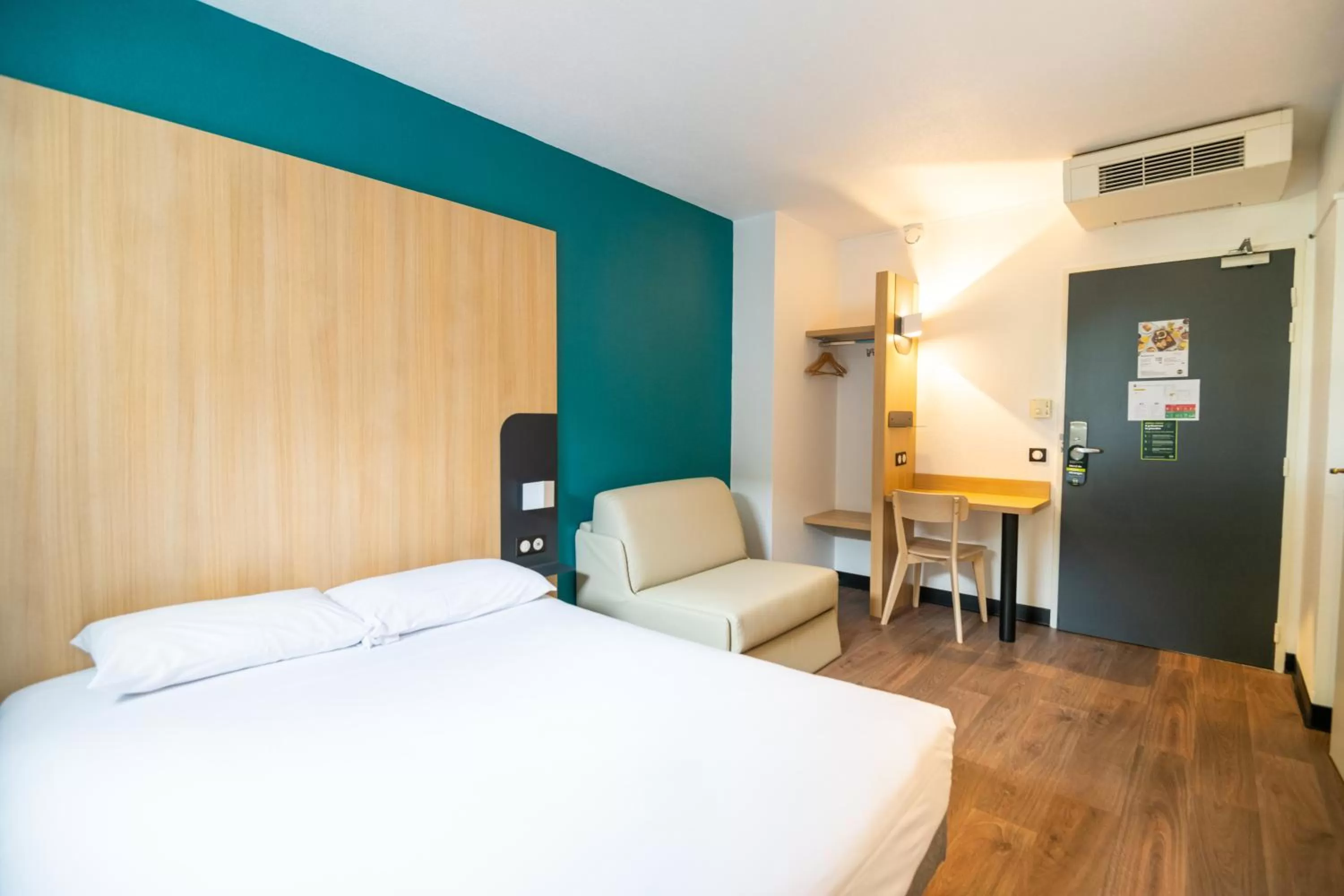 Bedroom, Bed in B&B HOTEL Bordeaux Mérignac Aéroport