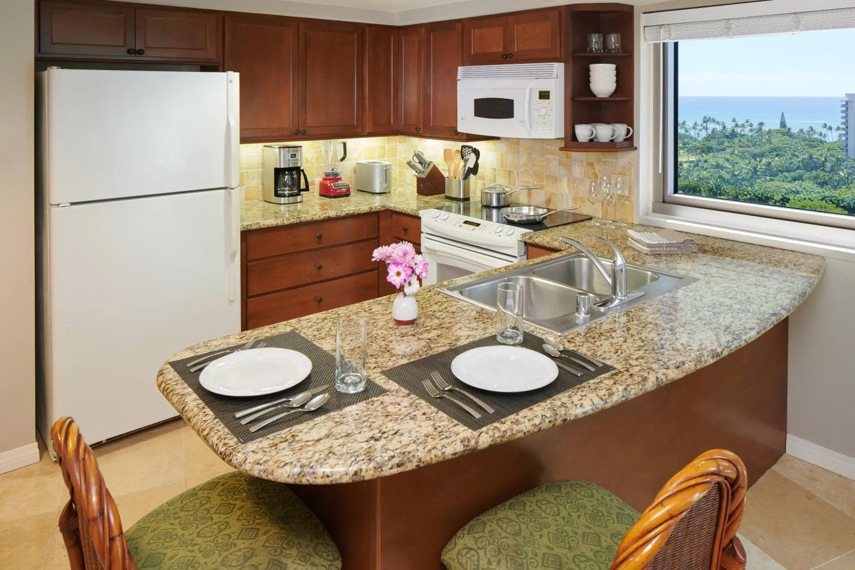 Kitchen or kitchenette, Kitchen/Kitchenette in Luana Waikiki Hotel & Suites