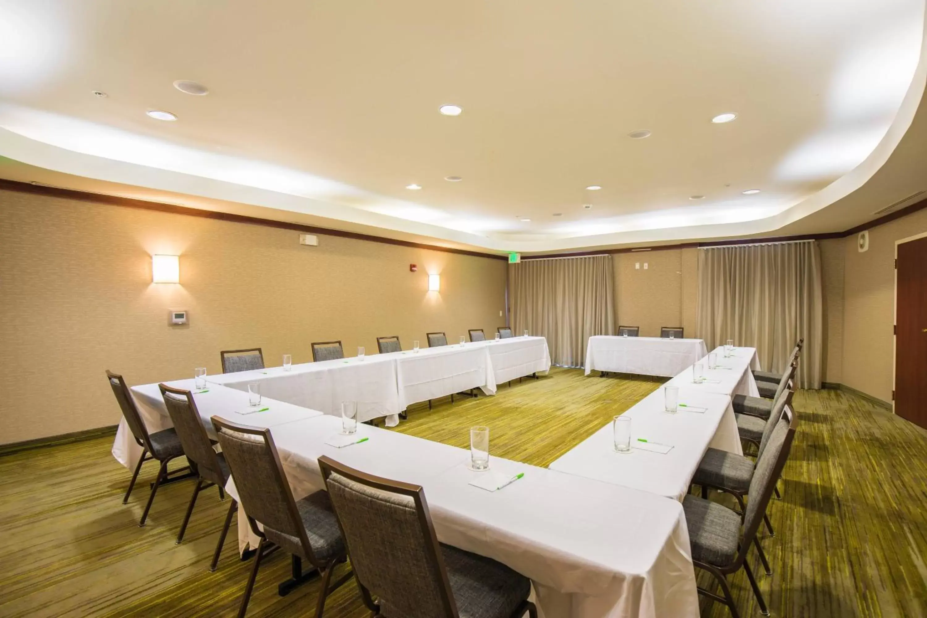 Meeting/conference room in Courtyard by Marriott Merced