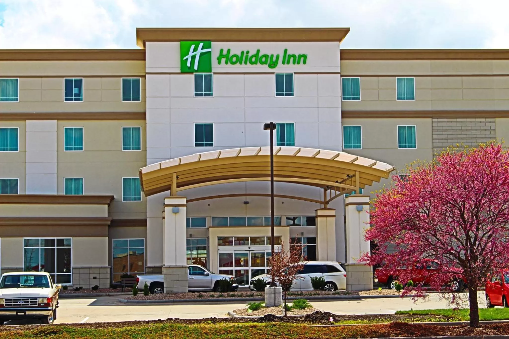 Property building in Holiday Inn Salina by IHG