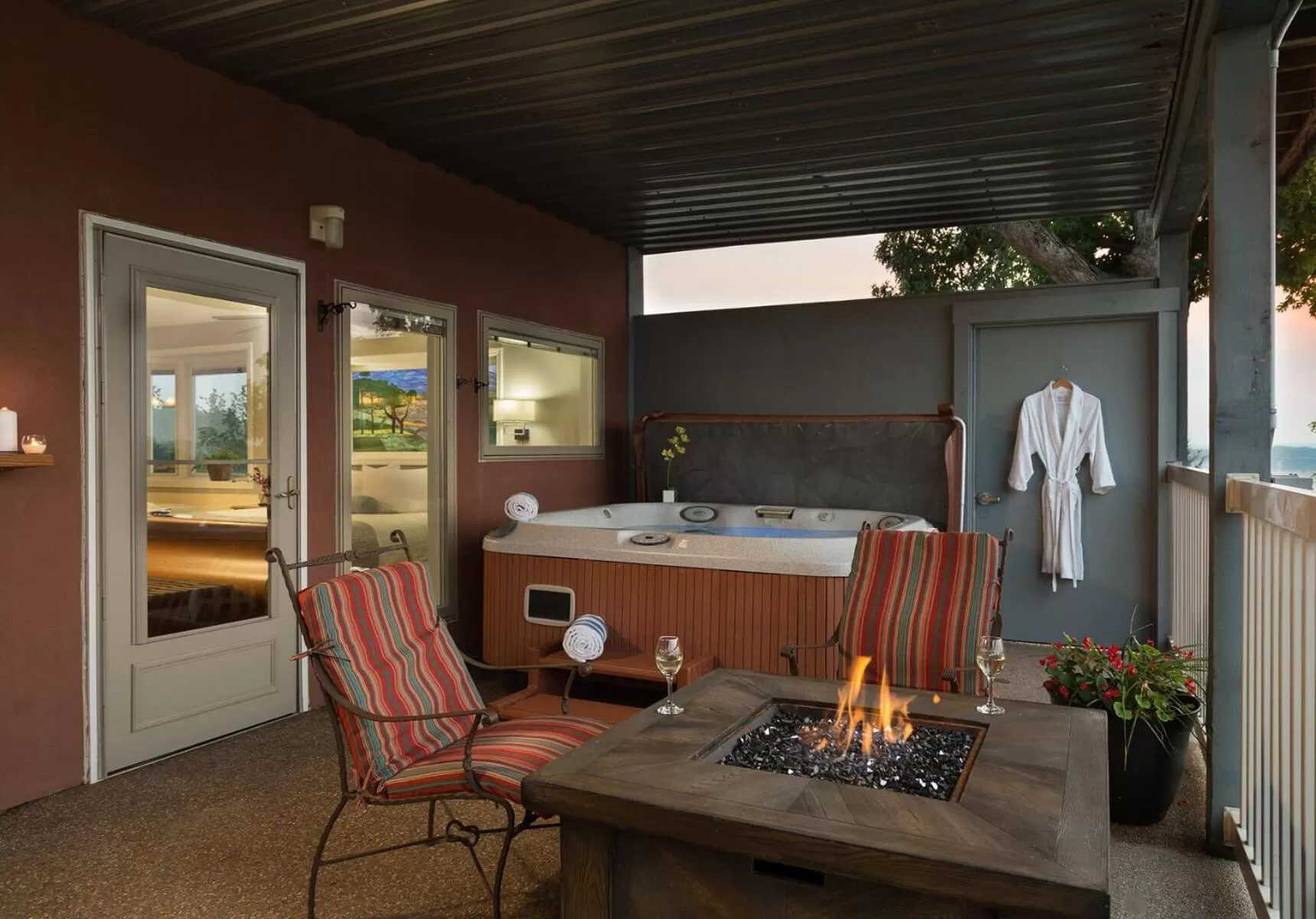 Hot Tub in Hermann Hill