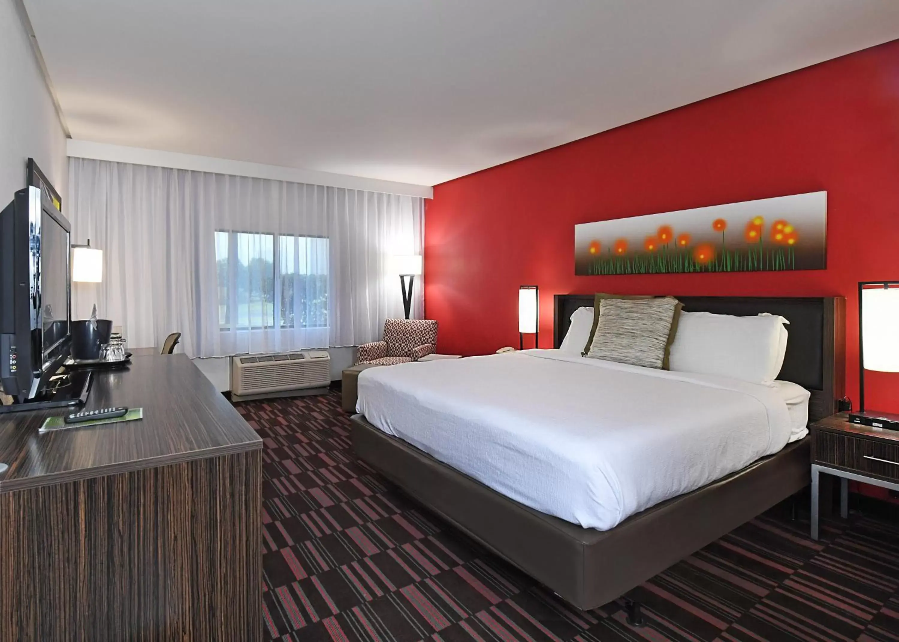 Photo of the whole room, Bed in Holiday Inn Irving Las Colinas, an IHG Hotel