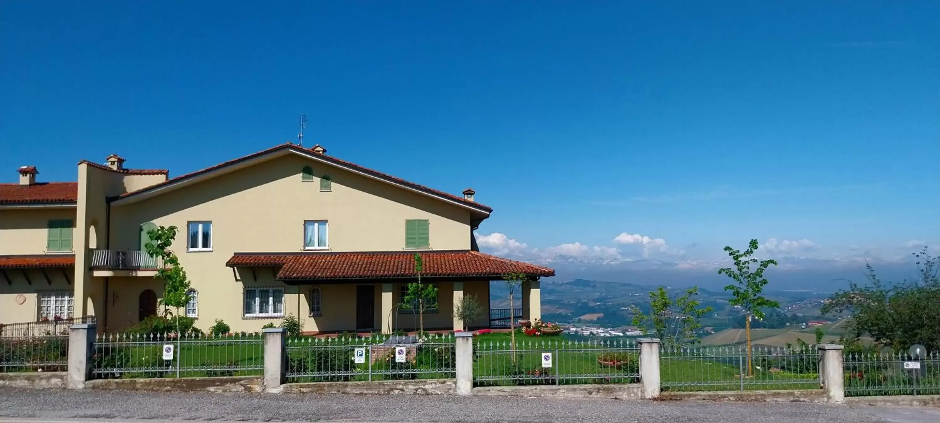 Property Building in Villa Bellavista Alba, B&B