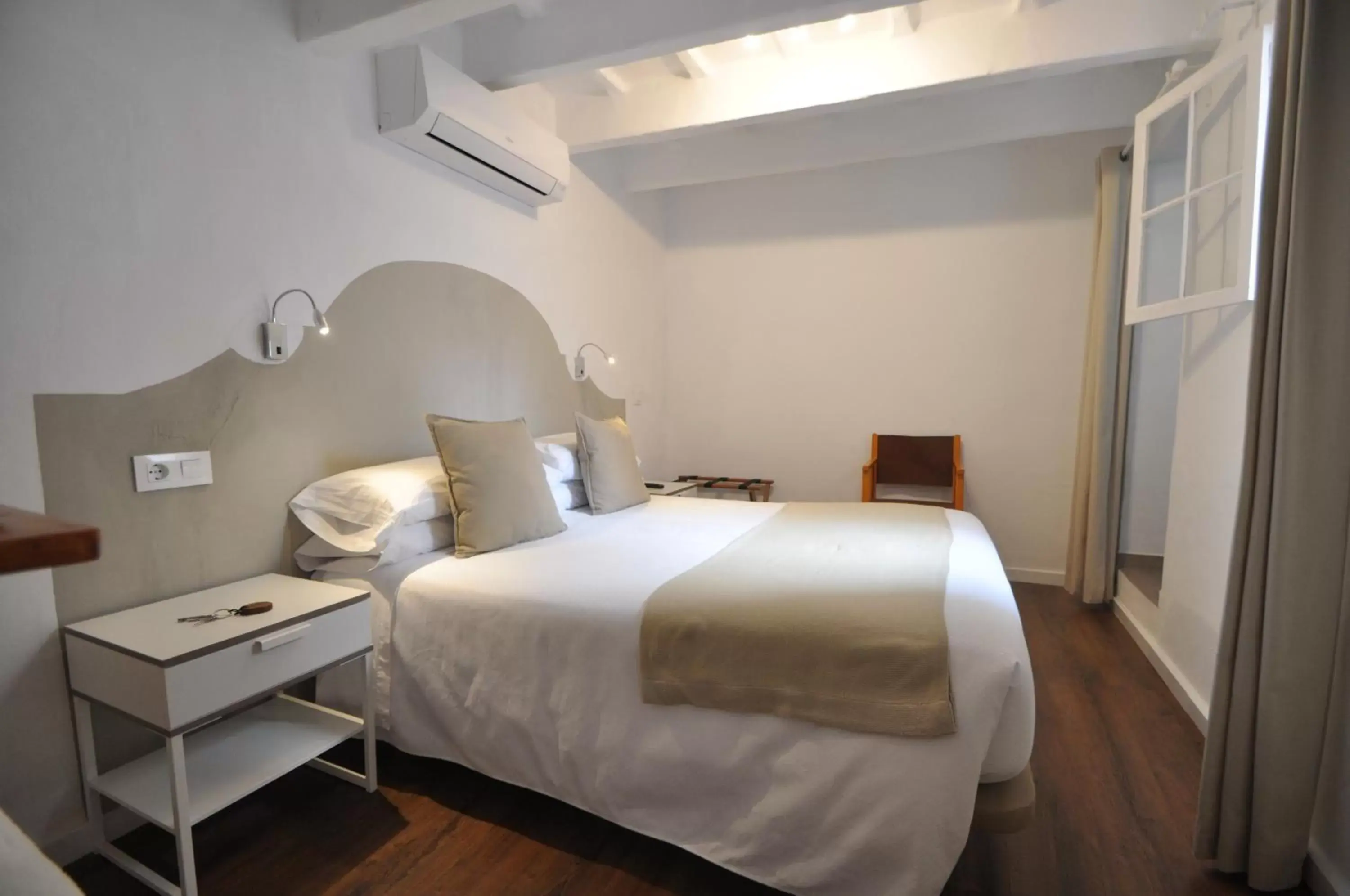 Photo of the whole room, Bed in Port Antic Ciutadella by My Rooms Hotels