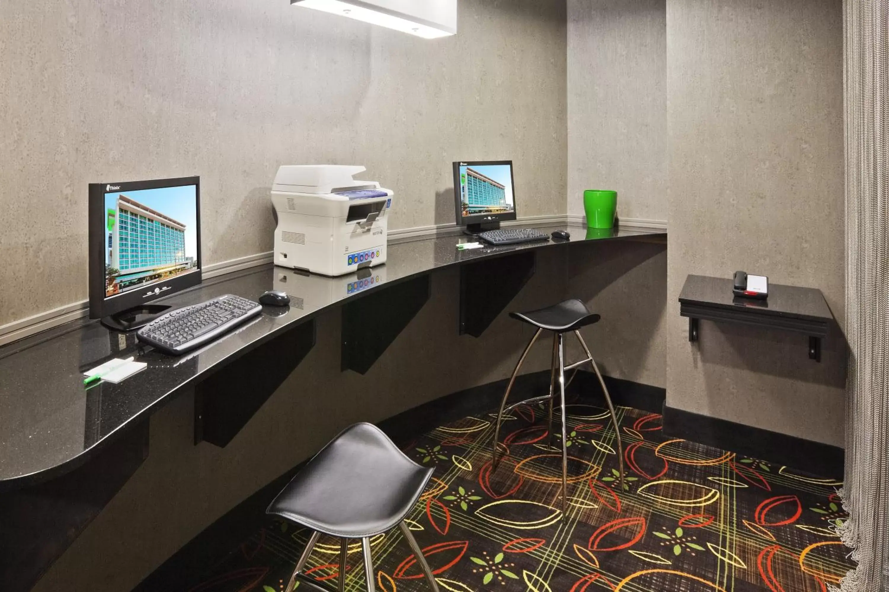 Business facilities in 17 West Hotel, Ascend Hotel Collection