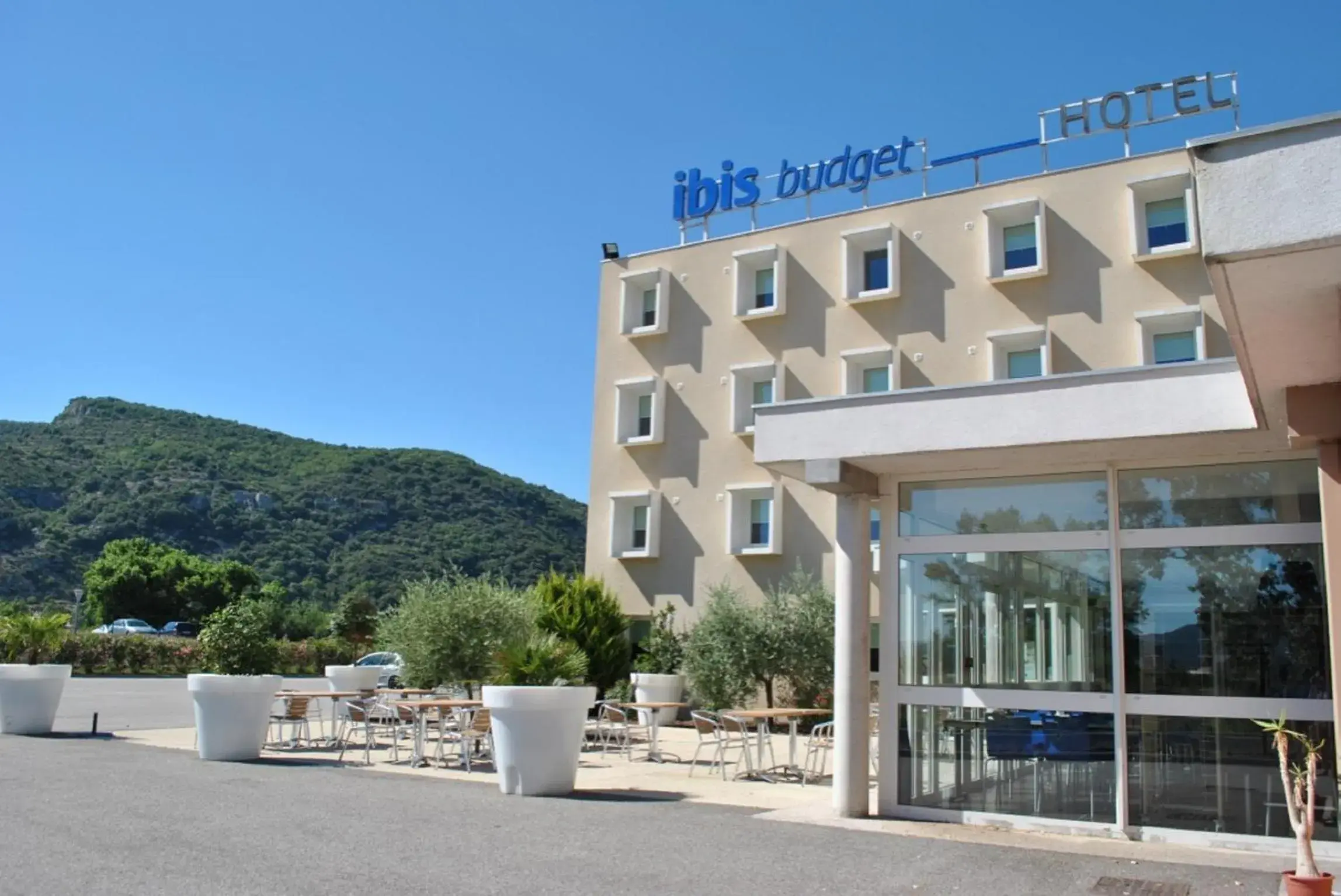 Patio, Property Building in ibis budget Loriol Le Pouzin