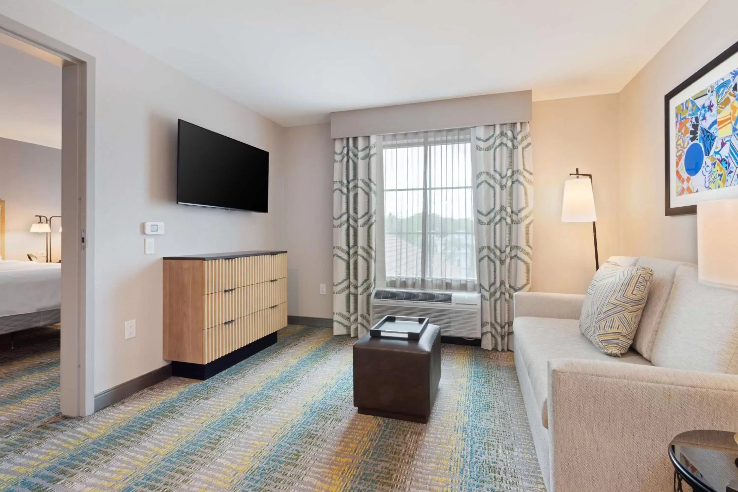 Bedroom, TV/Entertainment Center in Homewood Suites by Hilton St Augustine San Sebastian