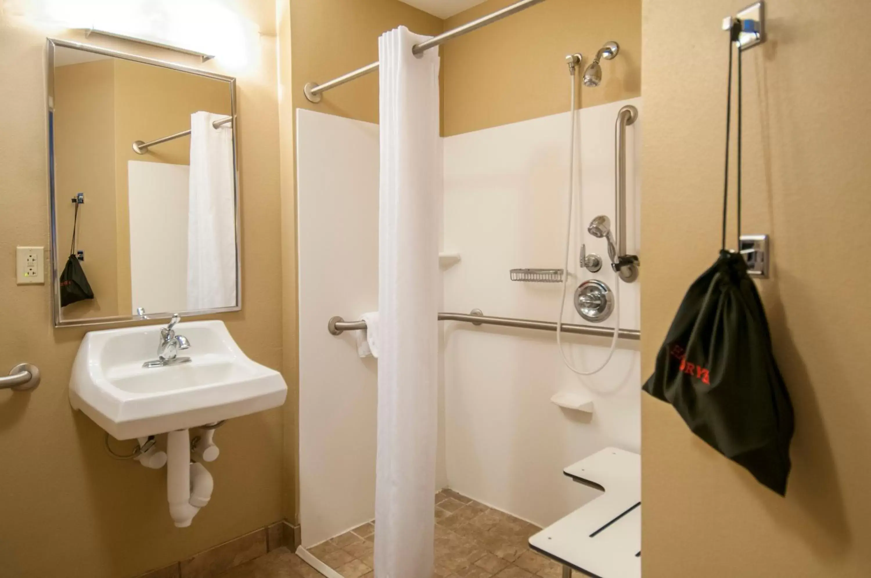 Photo of the whole room, Bathroom in Candlewood Suites Flowood, MS, an IHG Hotel