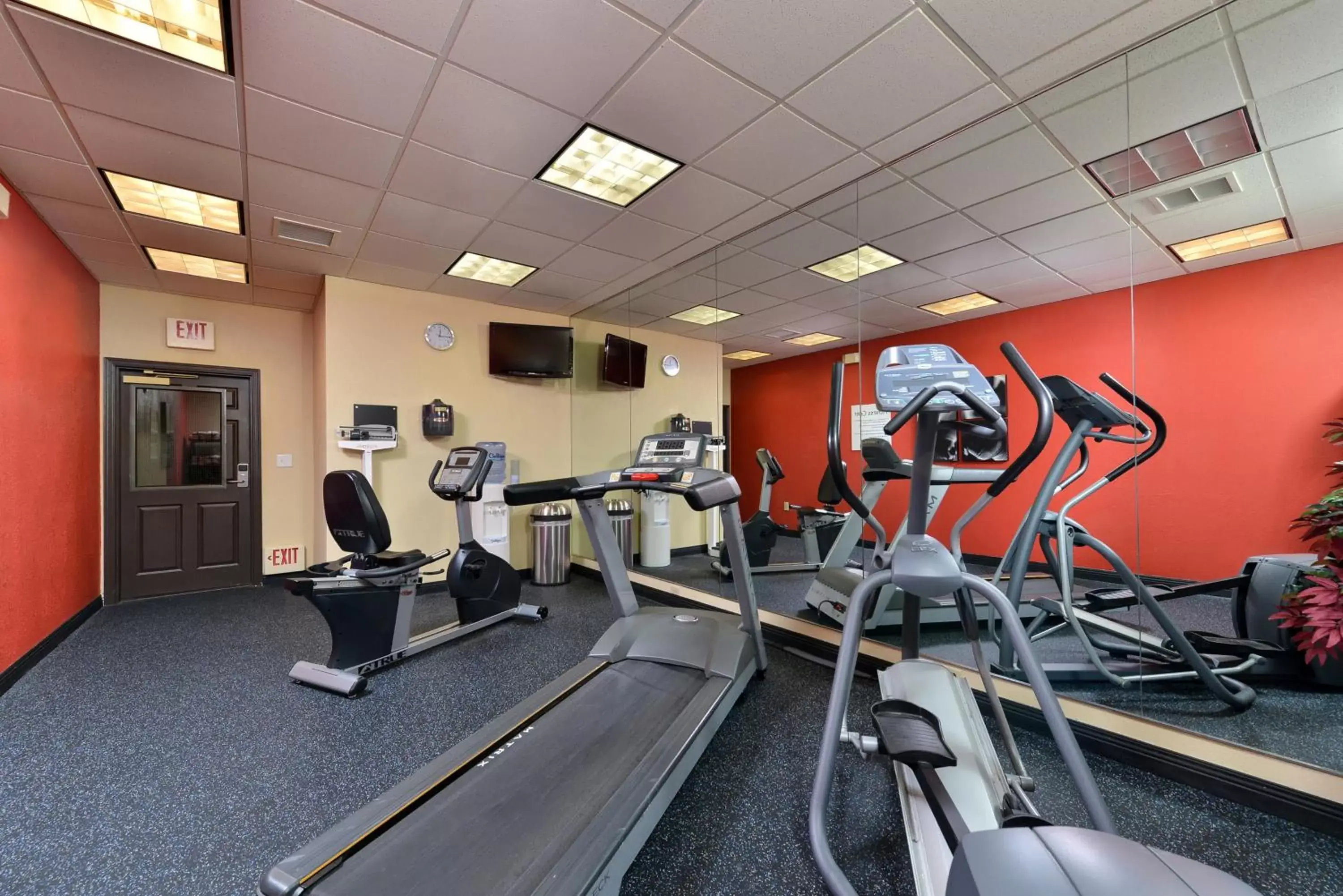 Spa and wellness centre/facilities, Fitness Center/Facilities in Holiday Inn Express St. Paul South - Inver Grove Heights, an IHG Hotel