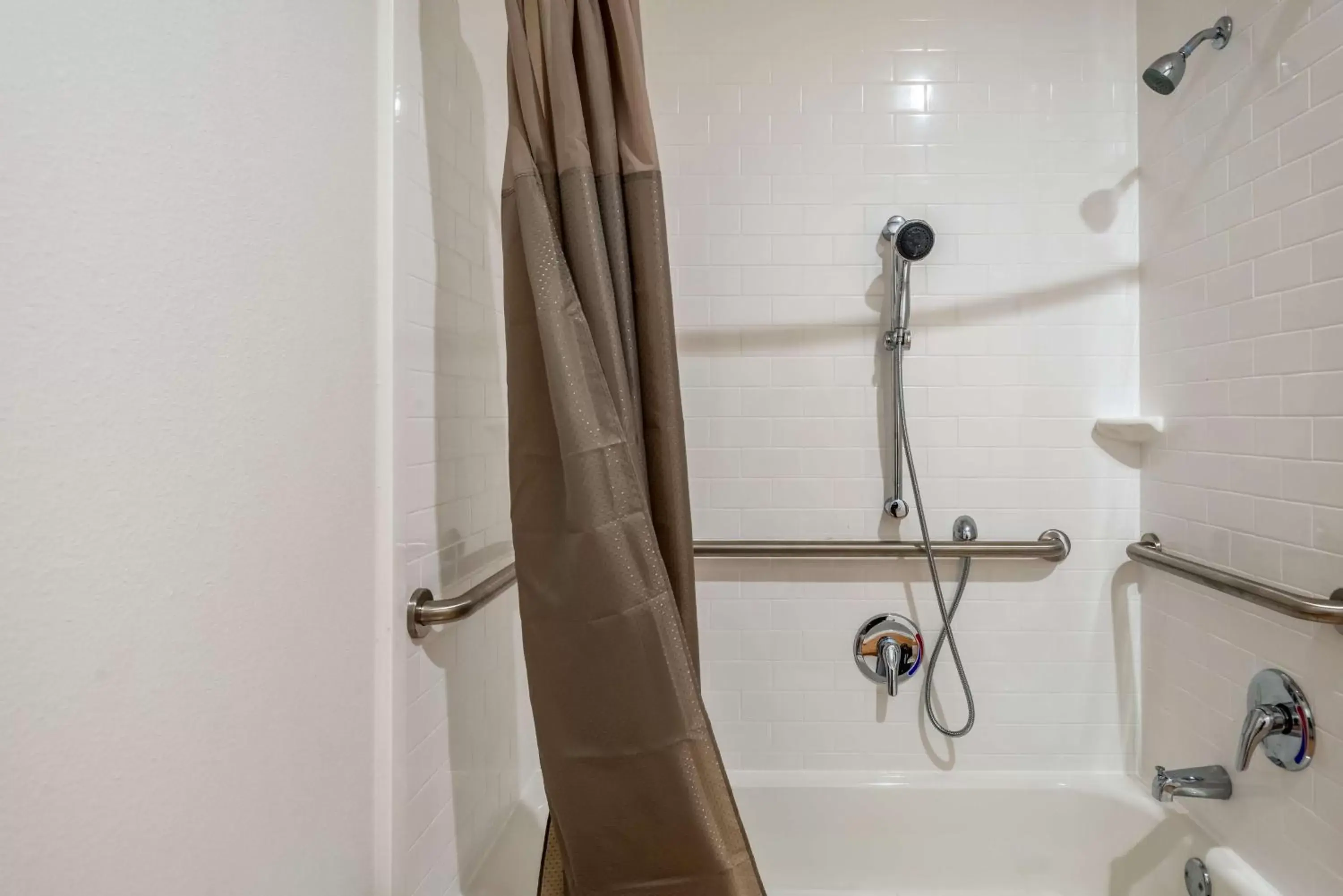Shower, Bathroom in Studio 6 Lake Charles