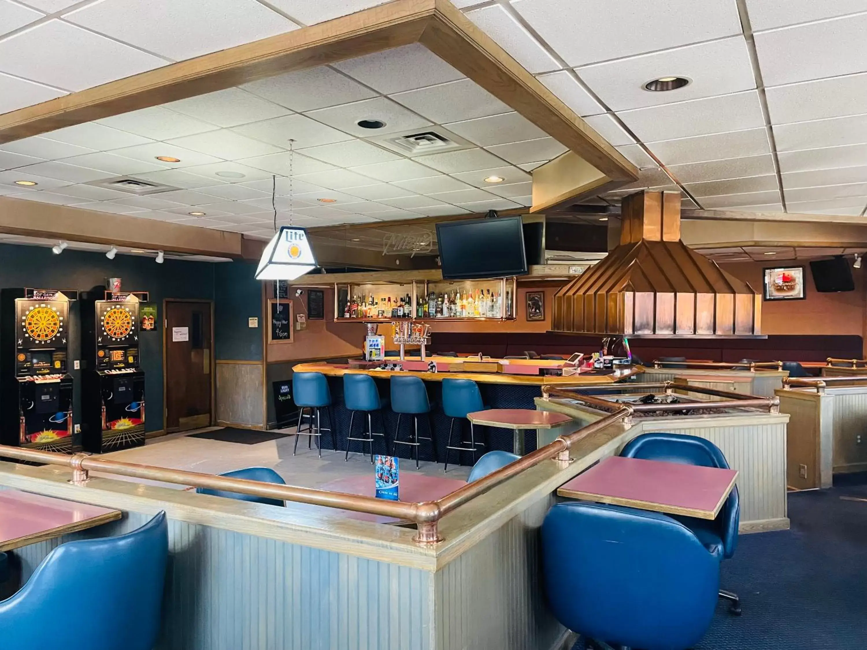 Lounge or bar in America's Best Value Inn