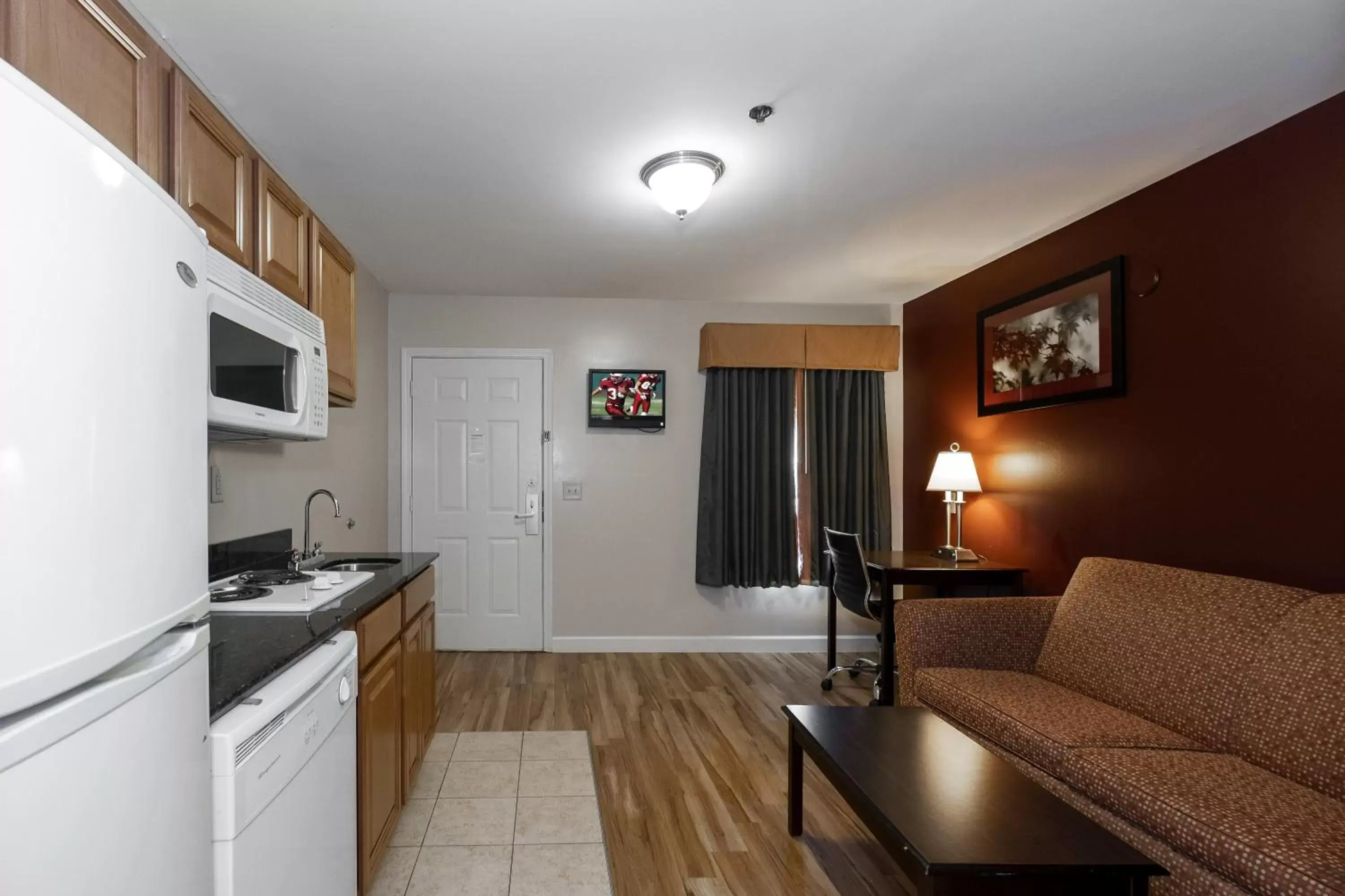 Bedroom, Kitchen/Kitchenette in Red Roof Inn & Suites Wilson