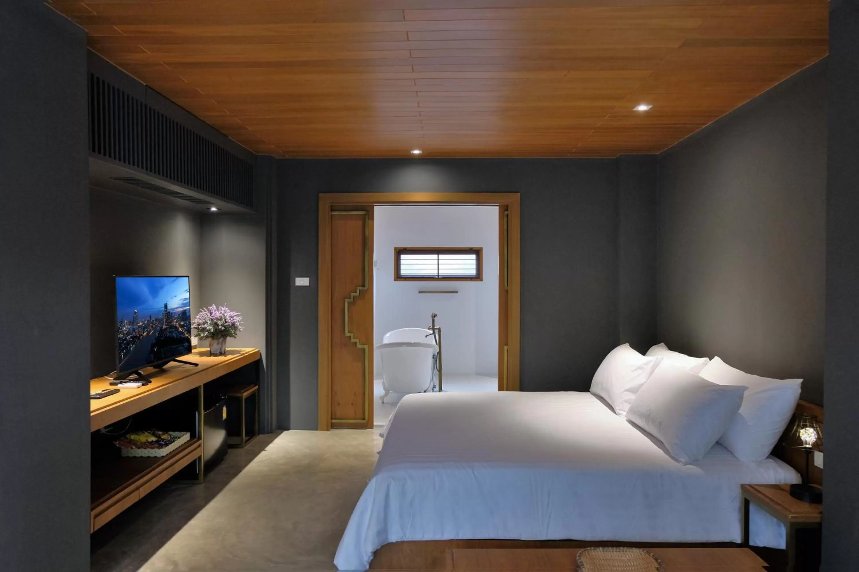 Bed in Vali Villa Bangkok