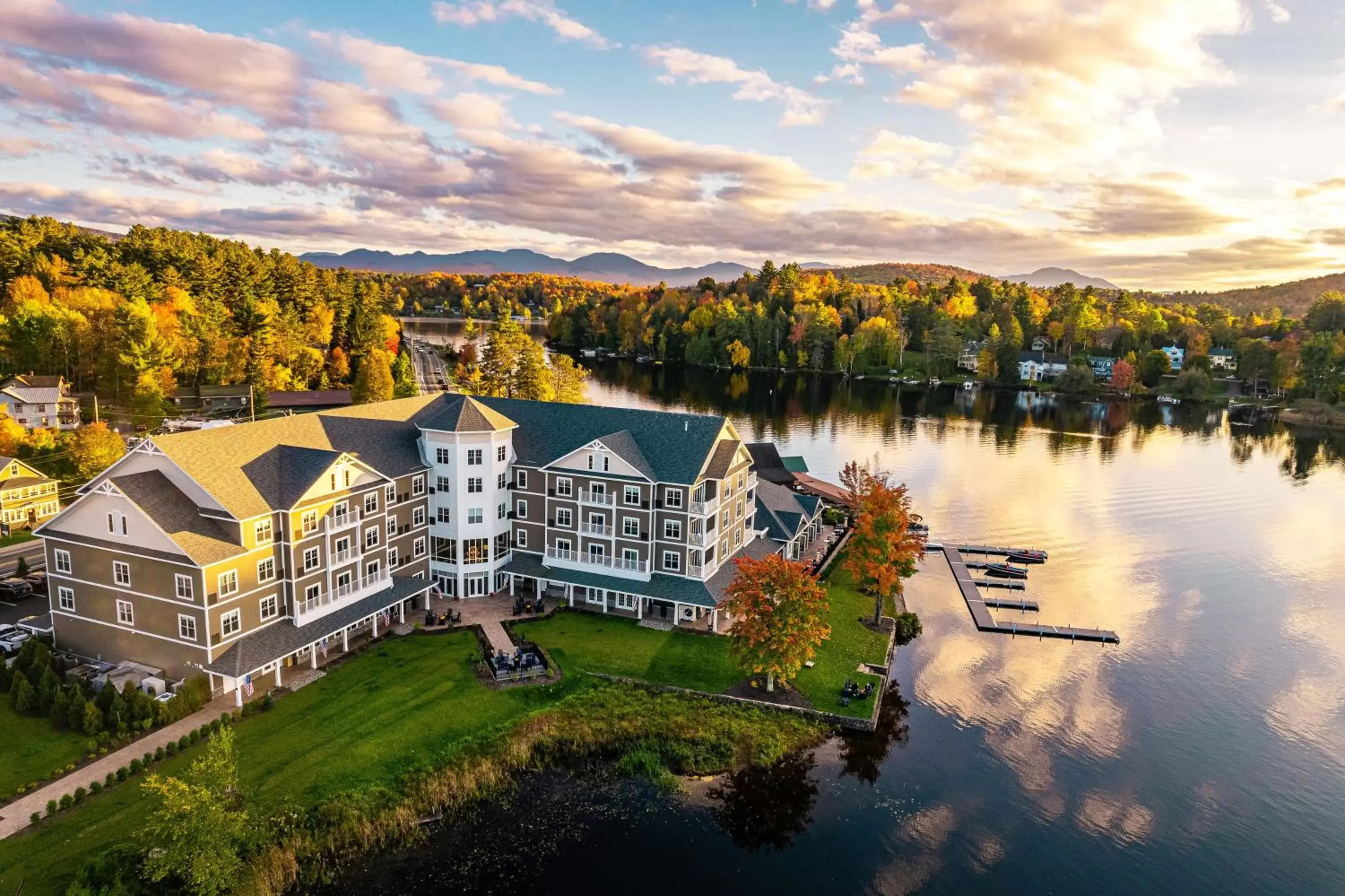 Property building, Bird's-eye View in Saranac Waterfront Lodge