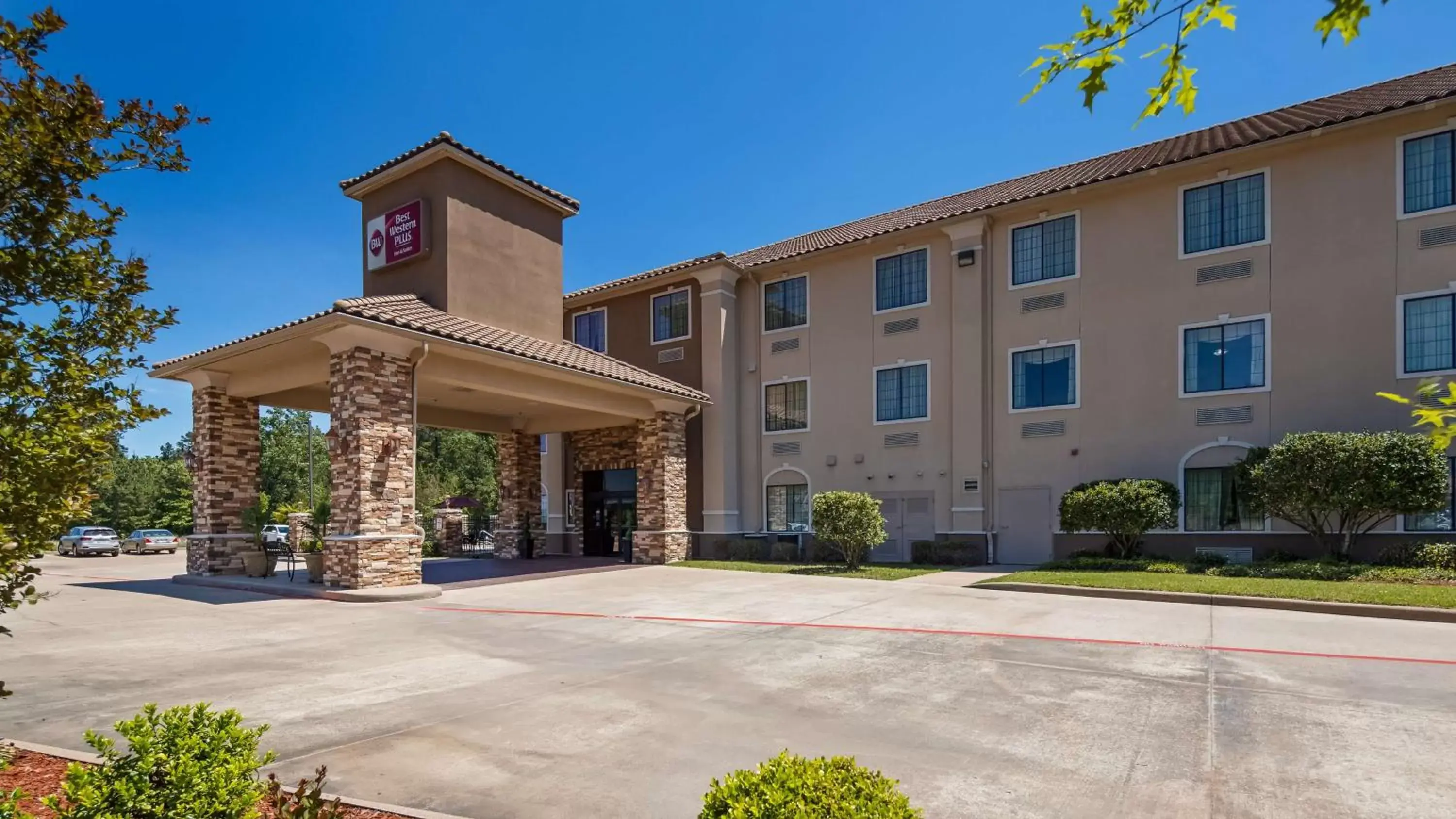 Property Building in Best Western Plus Crown Colony Inn & Suites