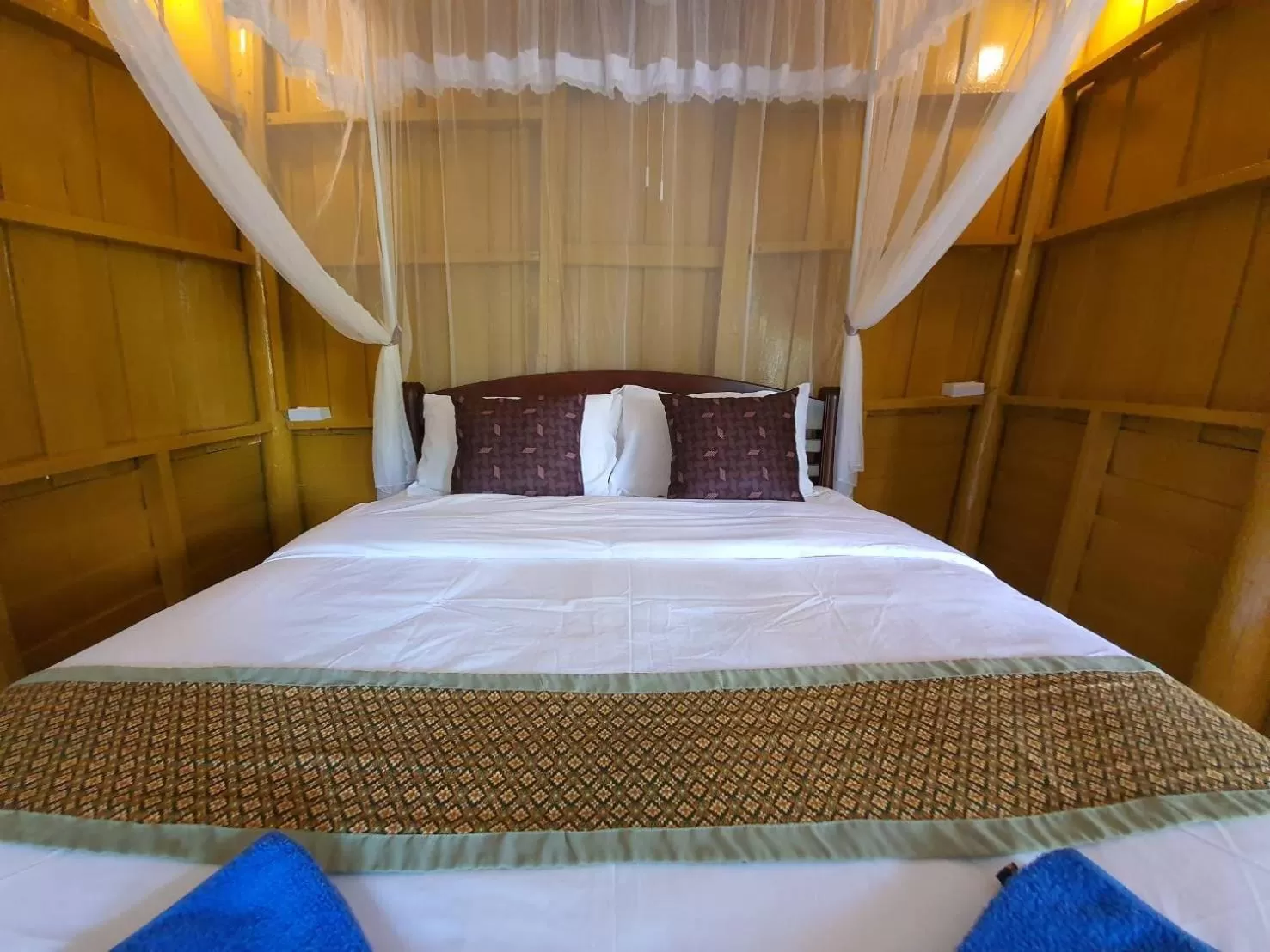 Photo of the whole room, Bed in Tree Tops River Huts