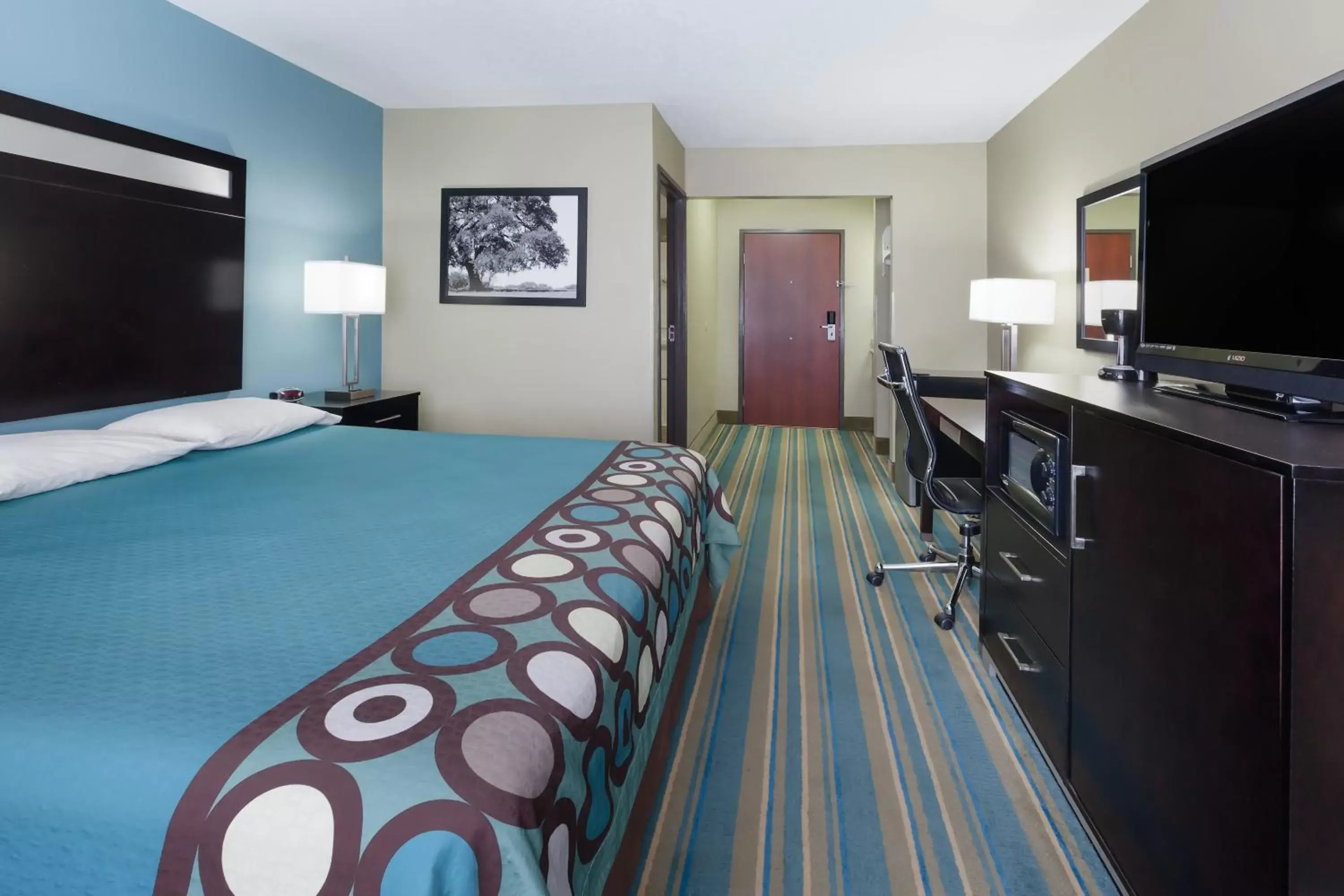 Photo of the whole room in Super 8 by Wyndham Sulphur Photo of the whole room in Super 8 by Wyndham Sulphur