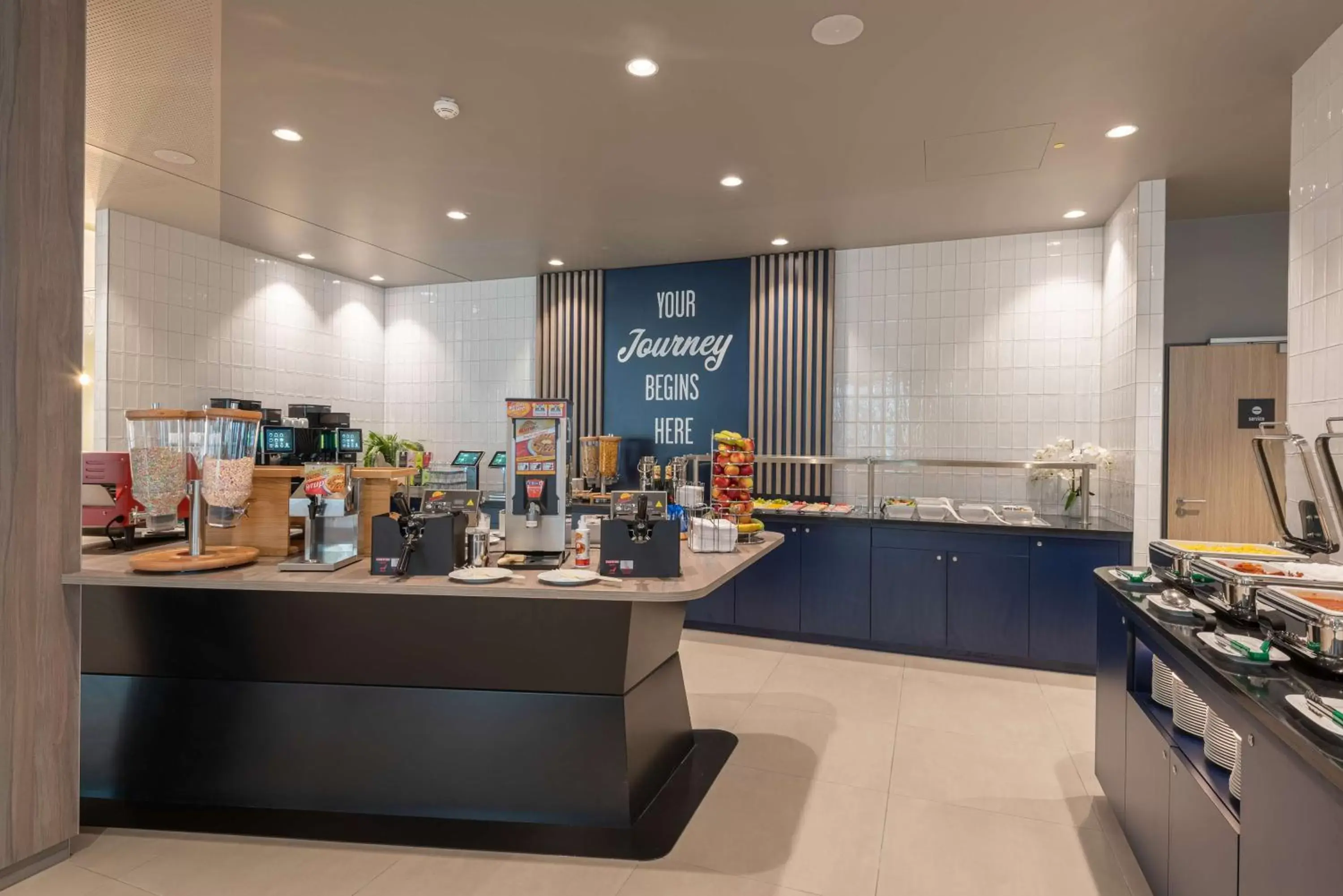 Breakfast in Hampton By Hilton Munich City North Breakfast in Hampton By Hilton Munich City North