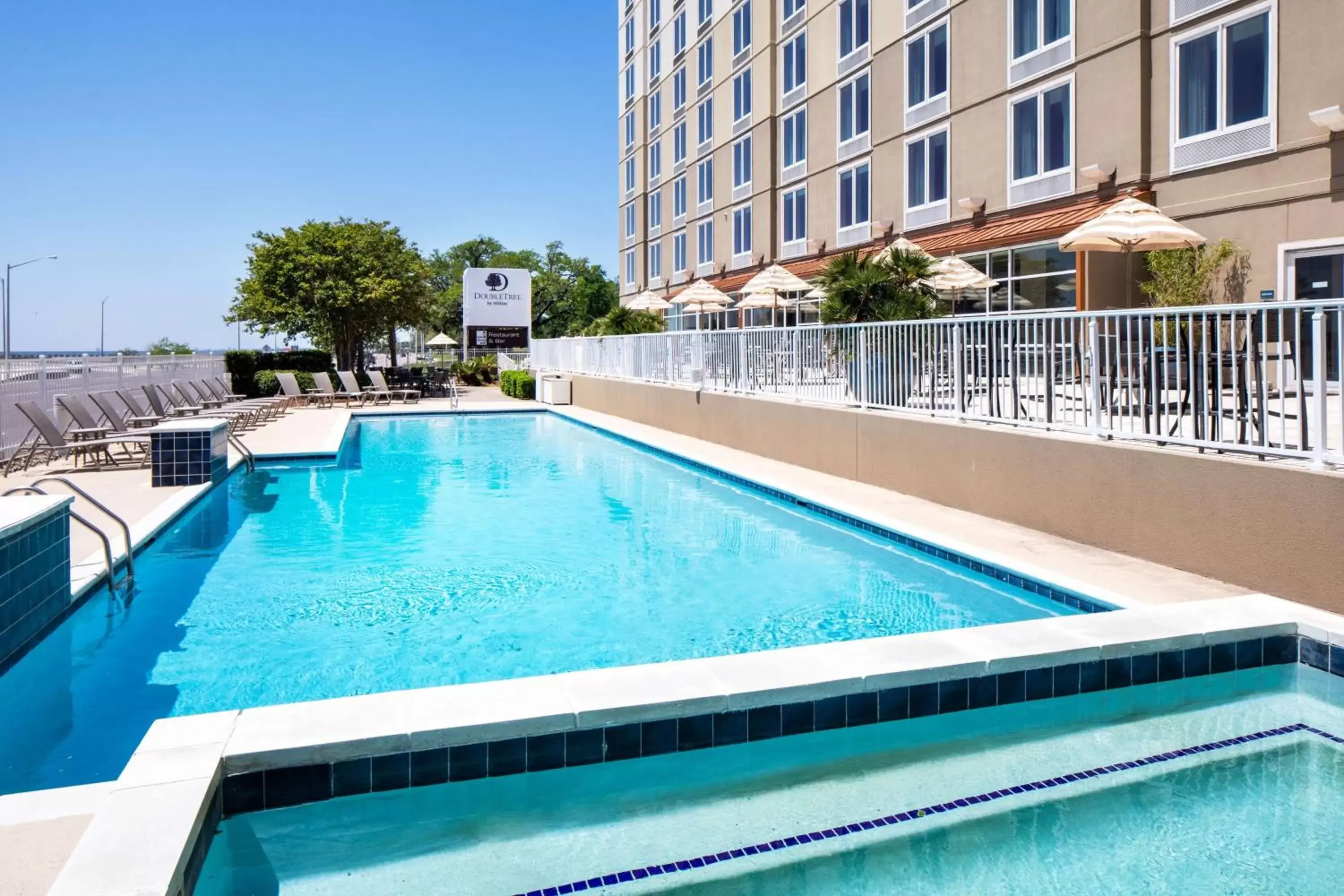 Pool view, Swimming Pool in DoubleTree by Hilton Biloxi