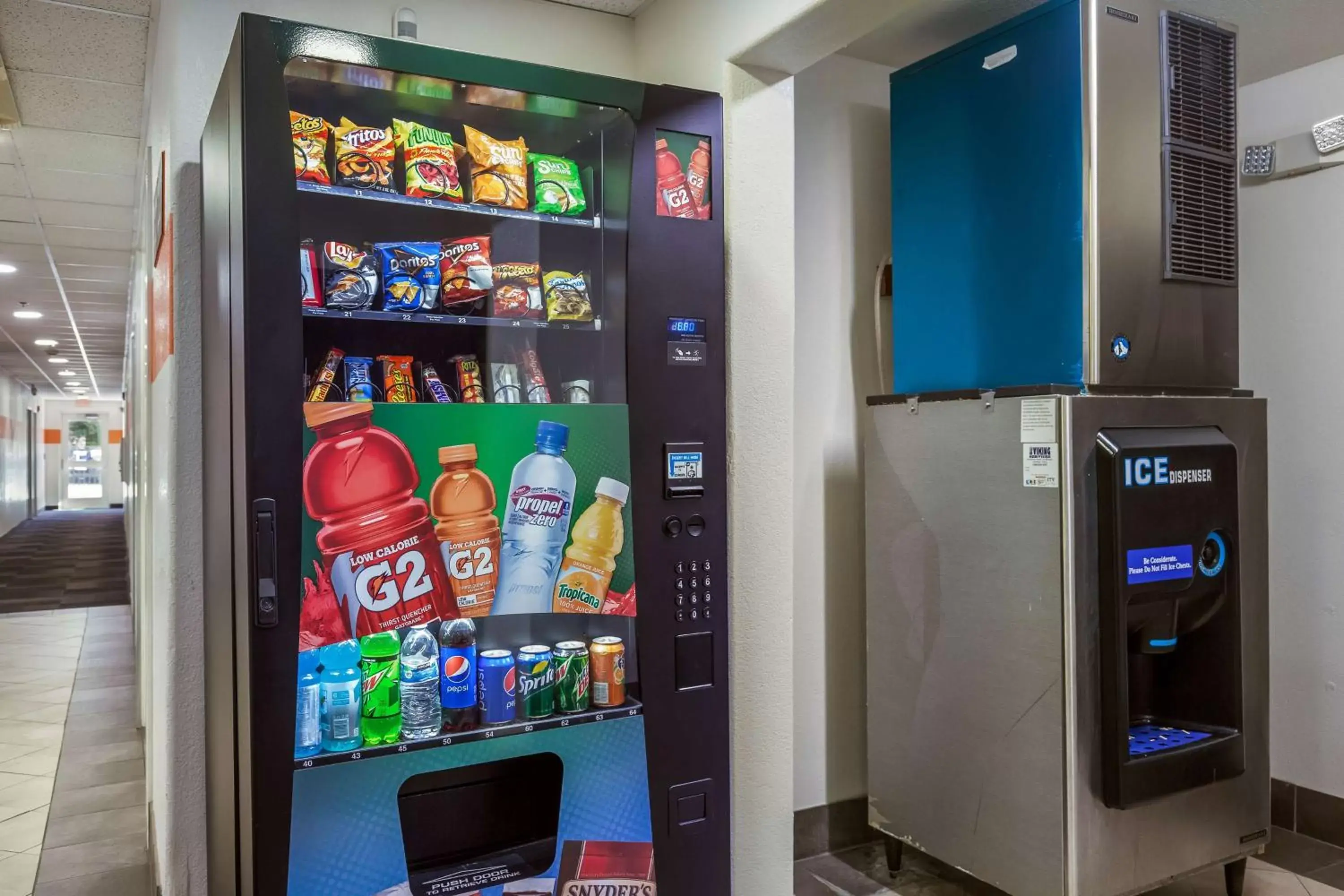 Property building in Motel 6-Dixon, CA Property building in Motel 6-Dixon, CA